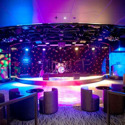 Evening entertainment onboard P&O Cruises live lounge music