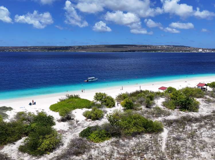 Klein Bonaire Beach At Kralendijk In Bonaire Netherlands Antilles. Island Beach. Blue Sea Landscape. Kralendijk At Bonaire Netherlands Antilles. Tourism Background. Nature Seascape.