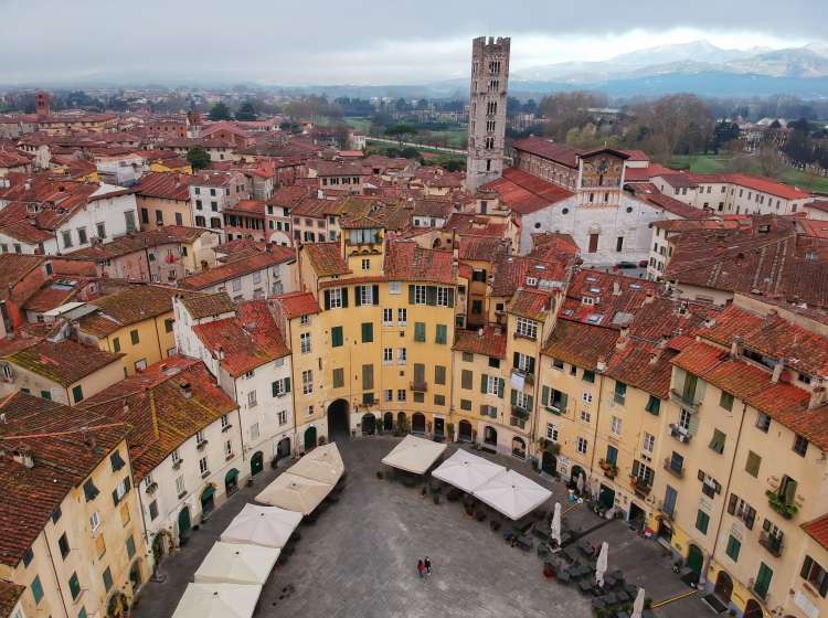 Built as a amphitheatre the piazza has a unique elliptical-shaped closed in an embrace of medieval houses.