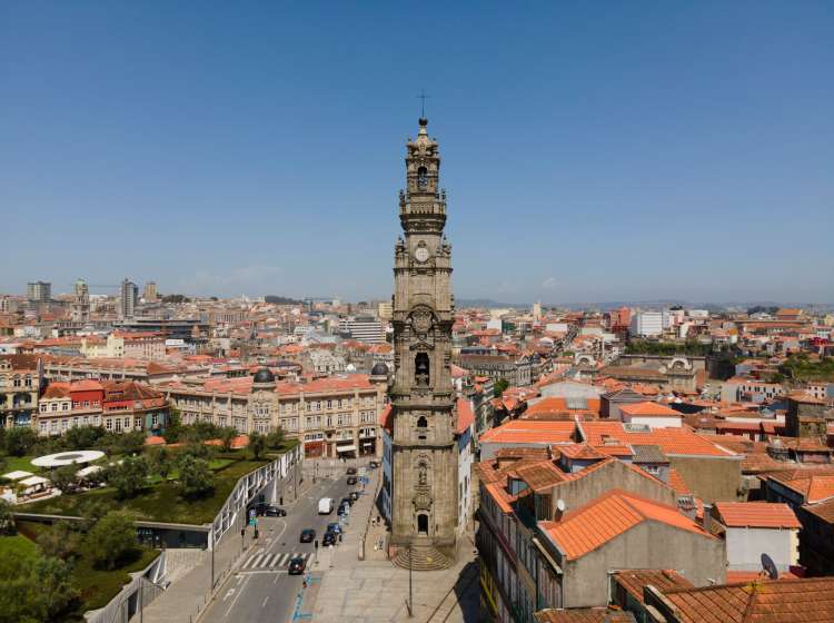 ClÃ©rigos Tower in Porto, Portugal