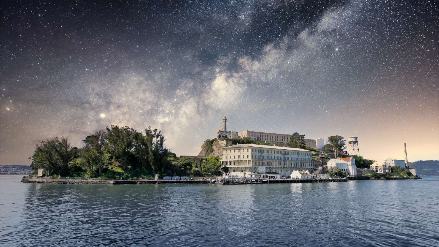 Alcatraz island in San Francisco at night.