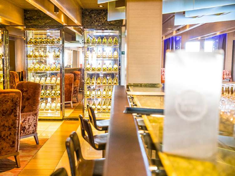 Drinks, Bars & Cafes | Azura | P&O Cruises