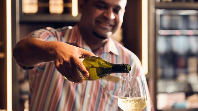 Ever wondered what goes on in a wine tasting masterclass at The Glass House? Let wine expert, P&O Cruises Food Hero and masterclass host Olly Smith be your guide