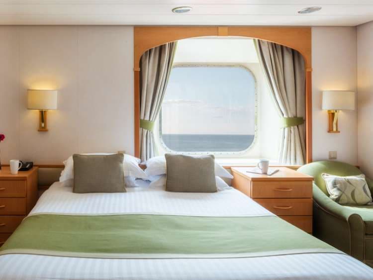 Double bed in sea view cabin