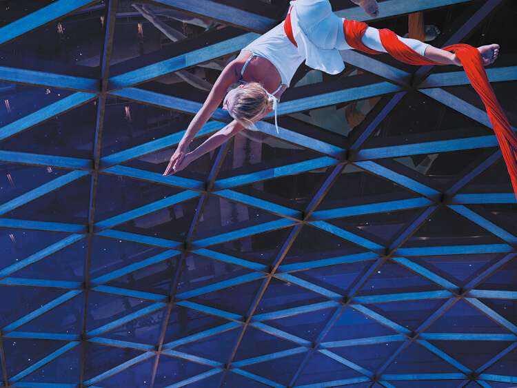  Ariel show in the SkyDome on Iona cruise ship