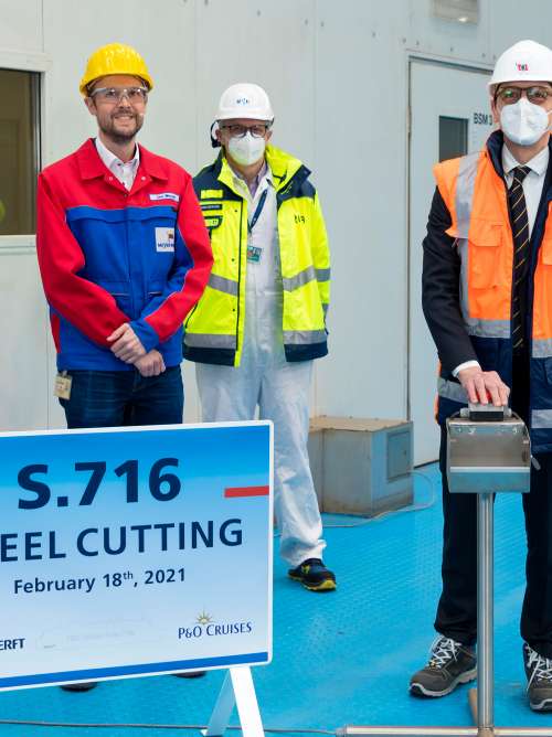 Builders at Arvia's steel cutting