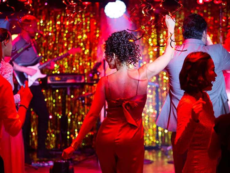 P&O Cruises - Evening entertainment 