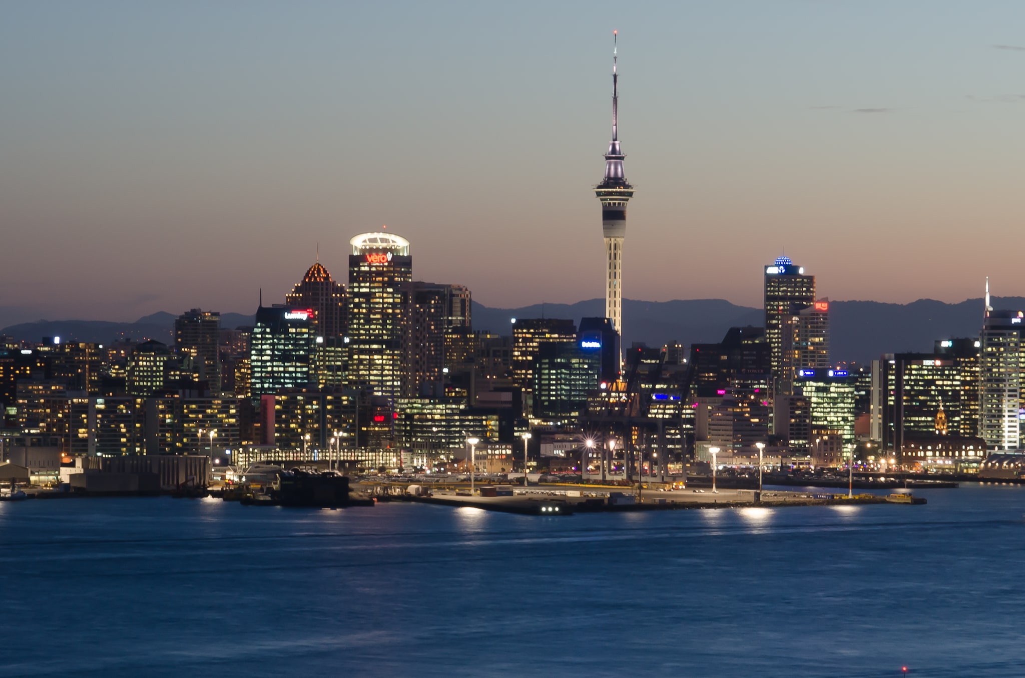{"metadata_en_GB":{"alt-text":"Auckland skyline at night"},"metadata_en_AU":{"alt-text":"Auckland skyline at night"}}