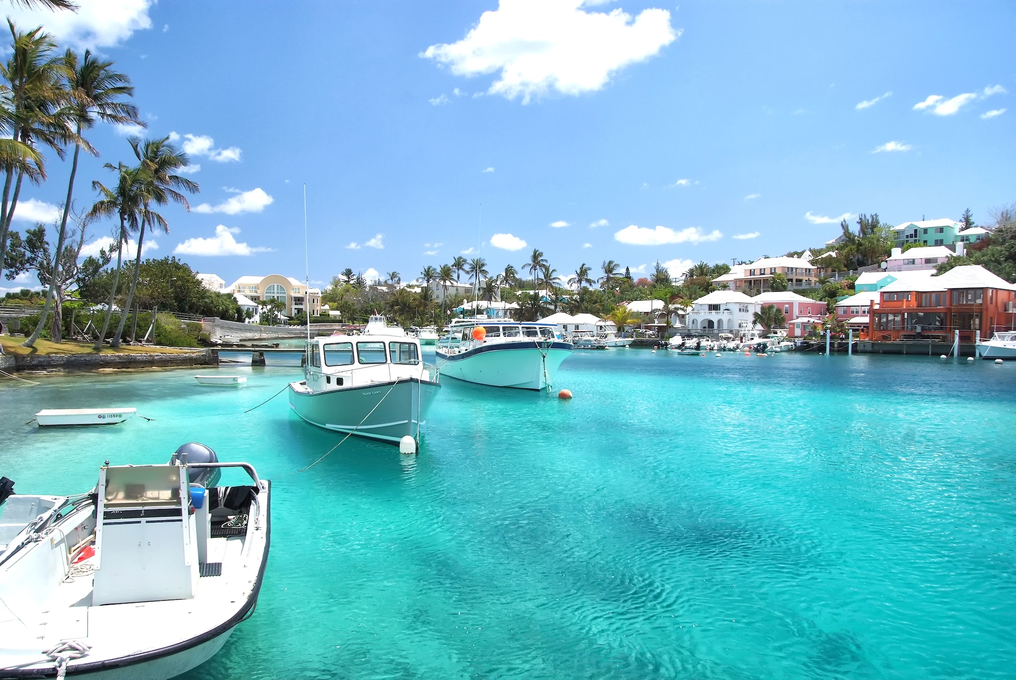 {"metadata_en_GB":{"alt-text":"Marina in the port of Bermuda"},"metadata_en_AU":{"alt-text":"Marina in the port of Bermuda"}}