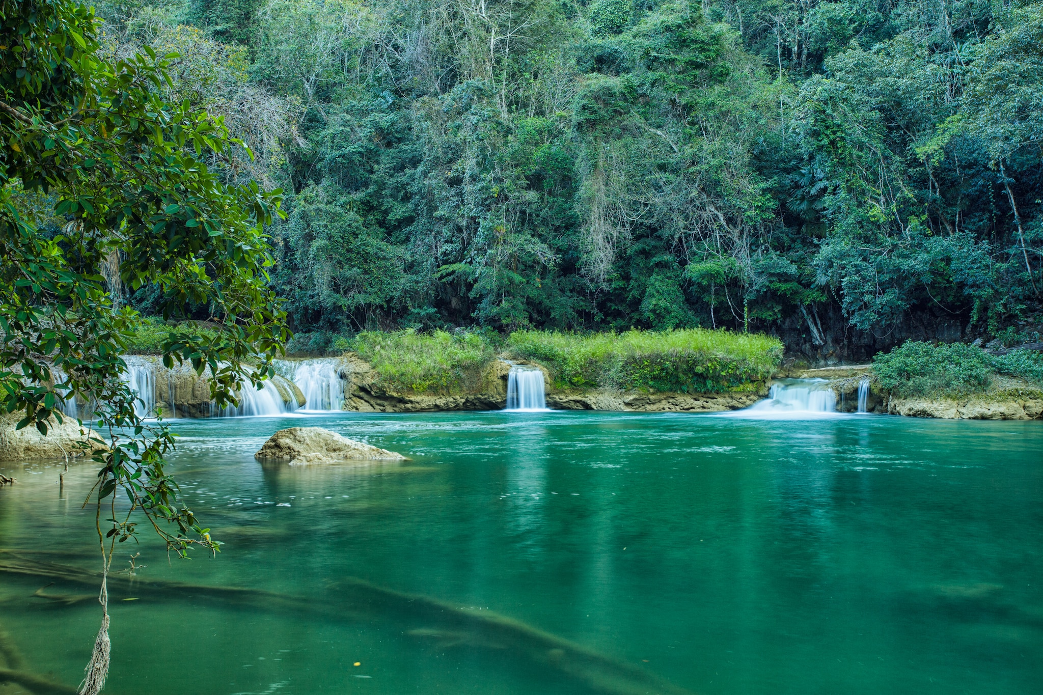 {"metadata_en_GB":{"alt-text":"Image of little waterfalls falling into lake"},"metadata_en_AU":{"alt-text":"Image of little waterfalls falling into lake"}}