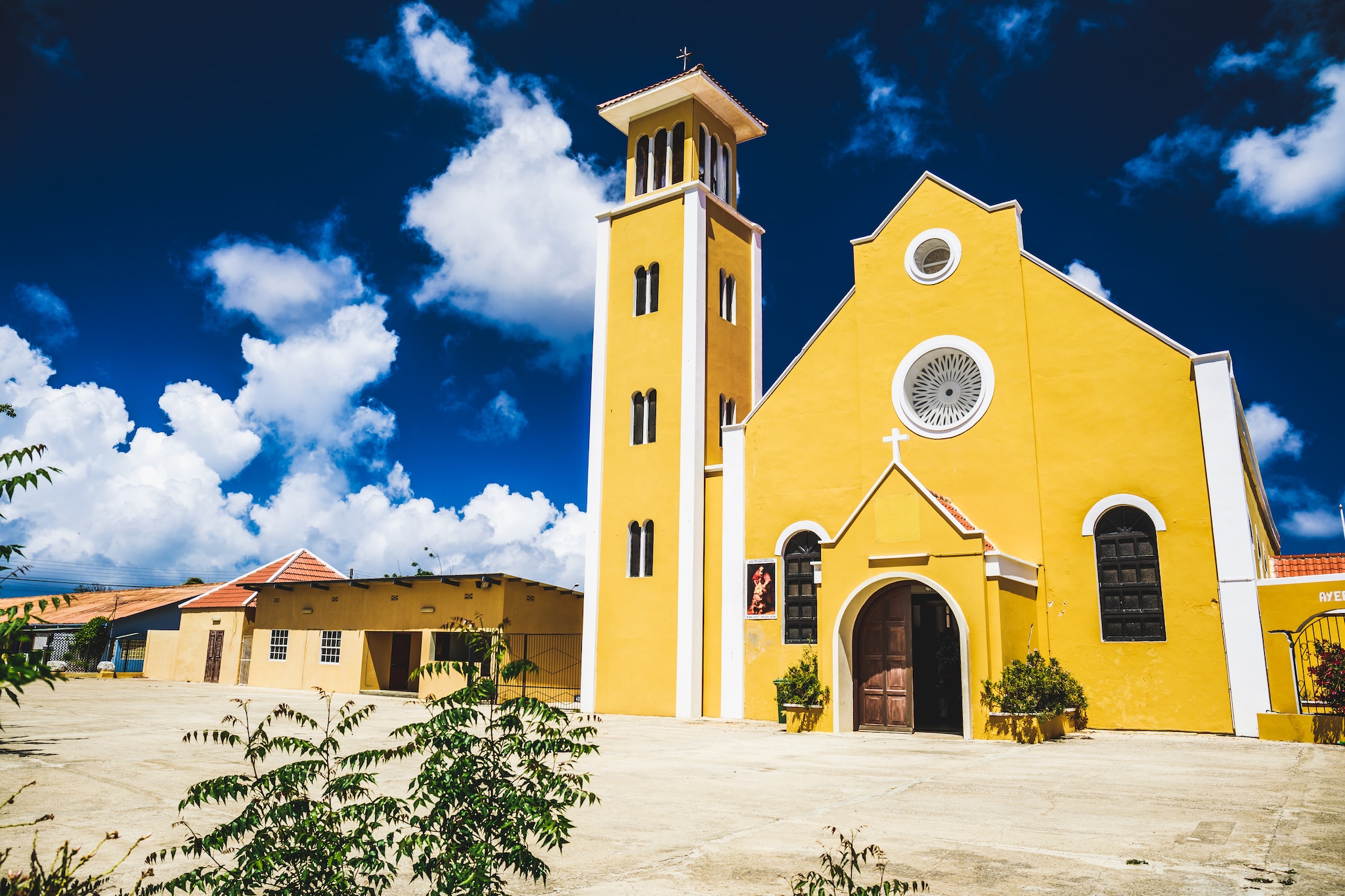 {"metadata_en_GB":{"alt-text":" St. Ludovicus Bertranduskerk Church in Rincón, Bonaire"},"metadata_en_AU":{"alt-text":" St. Ludovicus Bertranduskerk Church in Rincón, Bonaire"}}