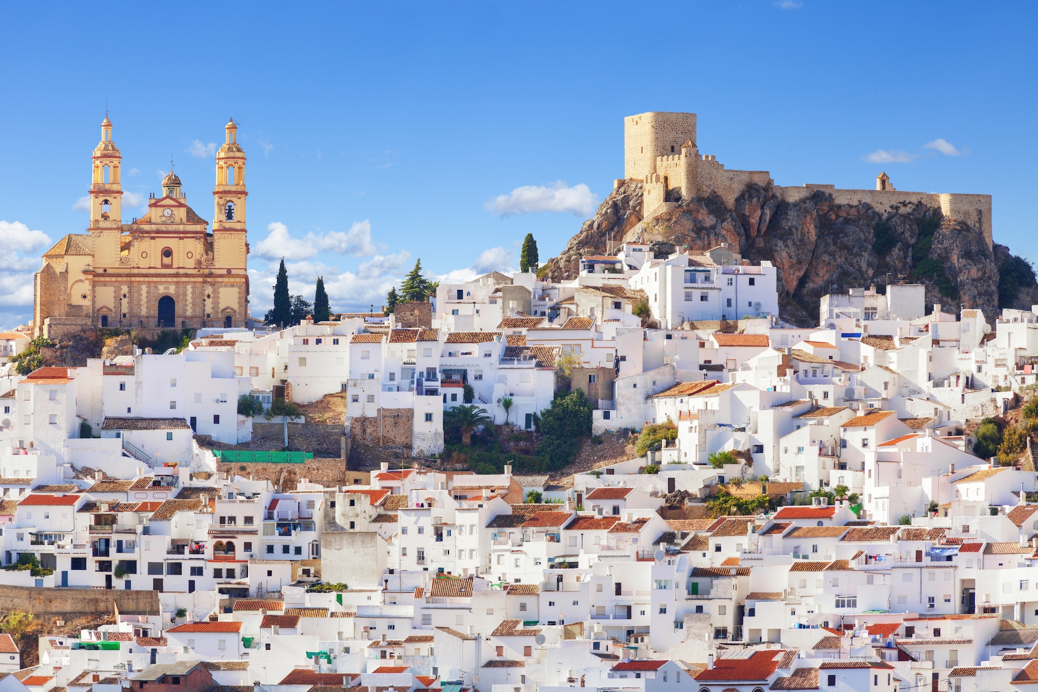 {"metadata_en_GB":{"alt-text":" White houses and buildings in Greece"},"metadata_en_AU":{"alt-text":" White houses and buildings in Greece"}}