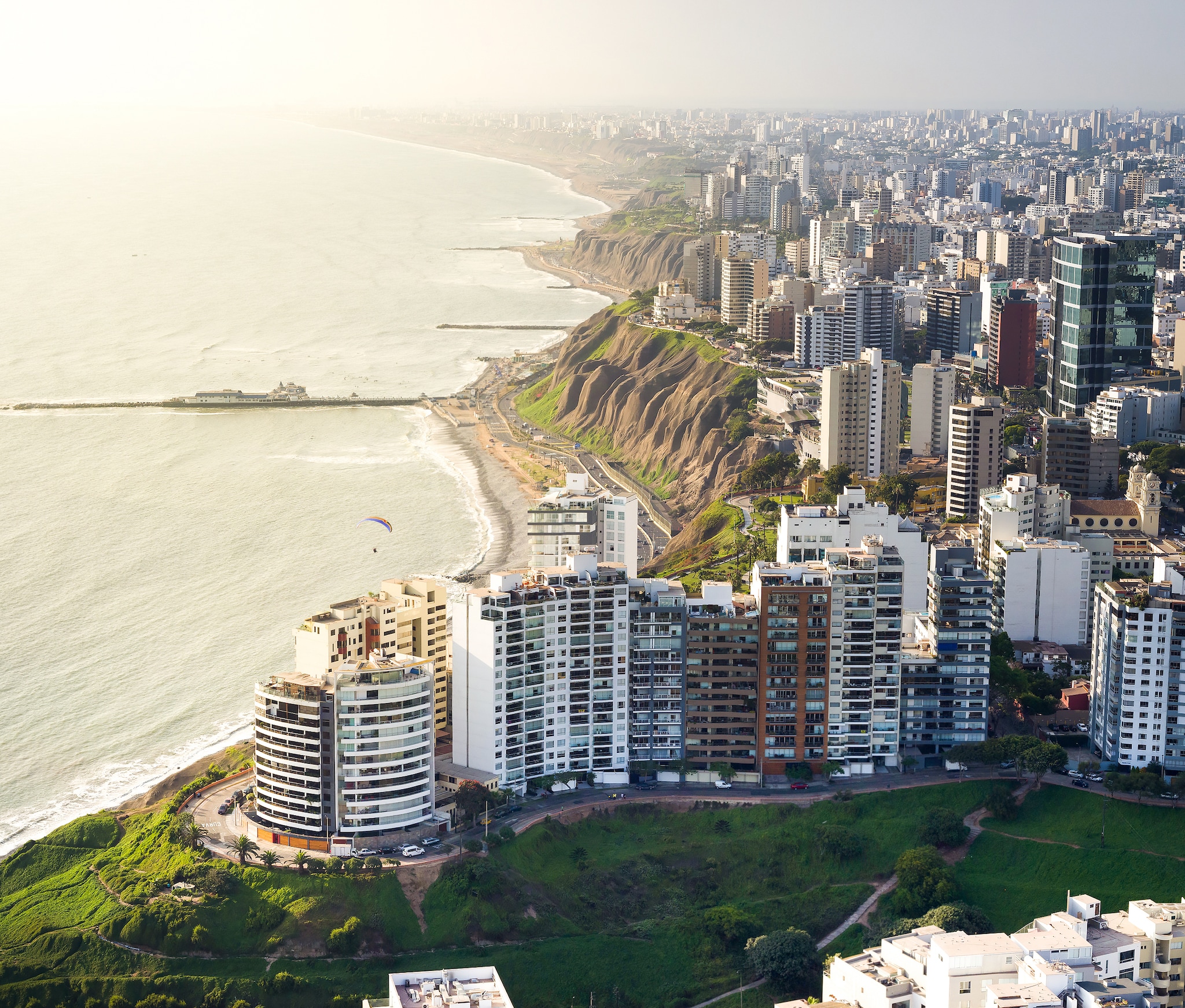 {"metadata_en_GB":{"alt-text":"Sky view of city by the sea "},"metadata_en_AU":{"alt-text":"Sky view of city by the sea "}}