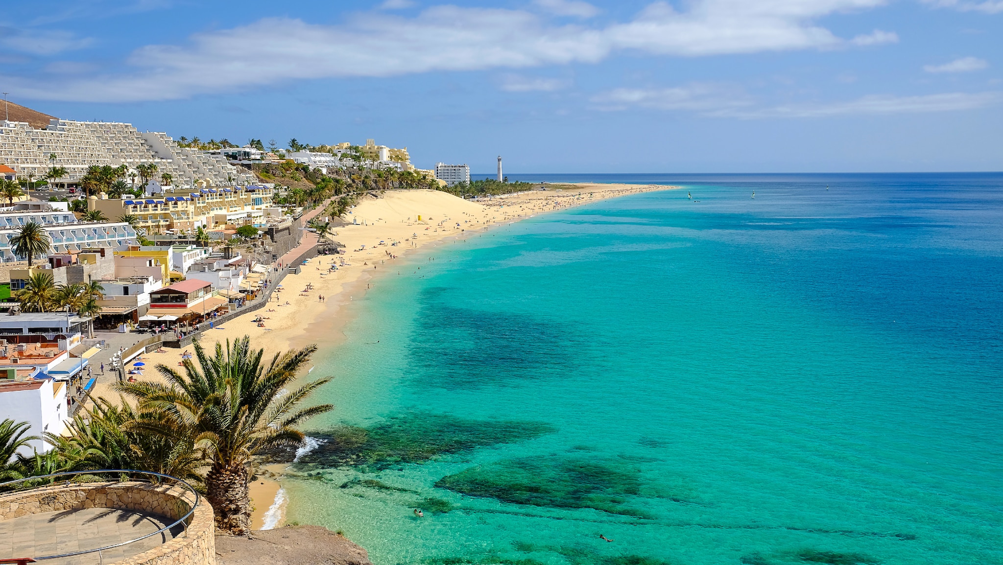 {"metadata_en_GB":{"alt-text":"Beach in the port of Fuerteventura, Canary Islands"},"metadata_en_AU":{"alt-text":"Beach in the port of Fuerteventura, Canary Islands"}}