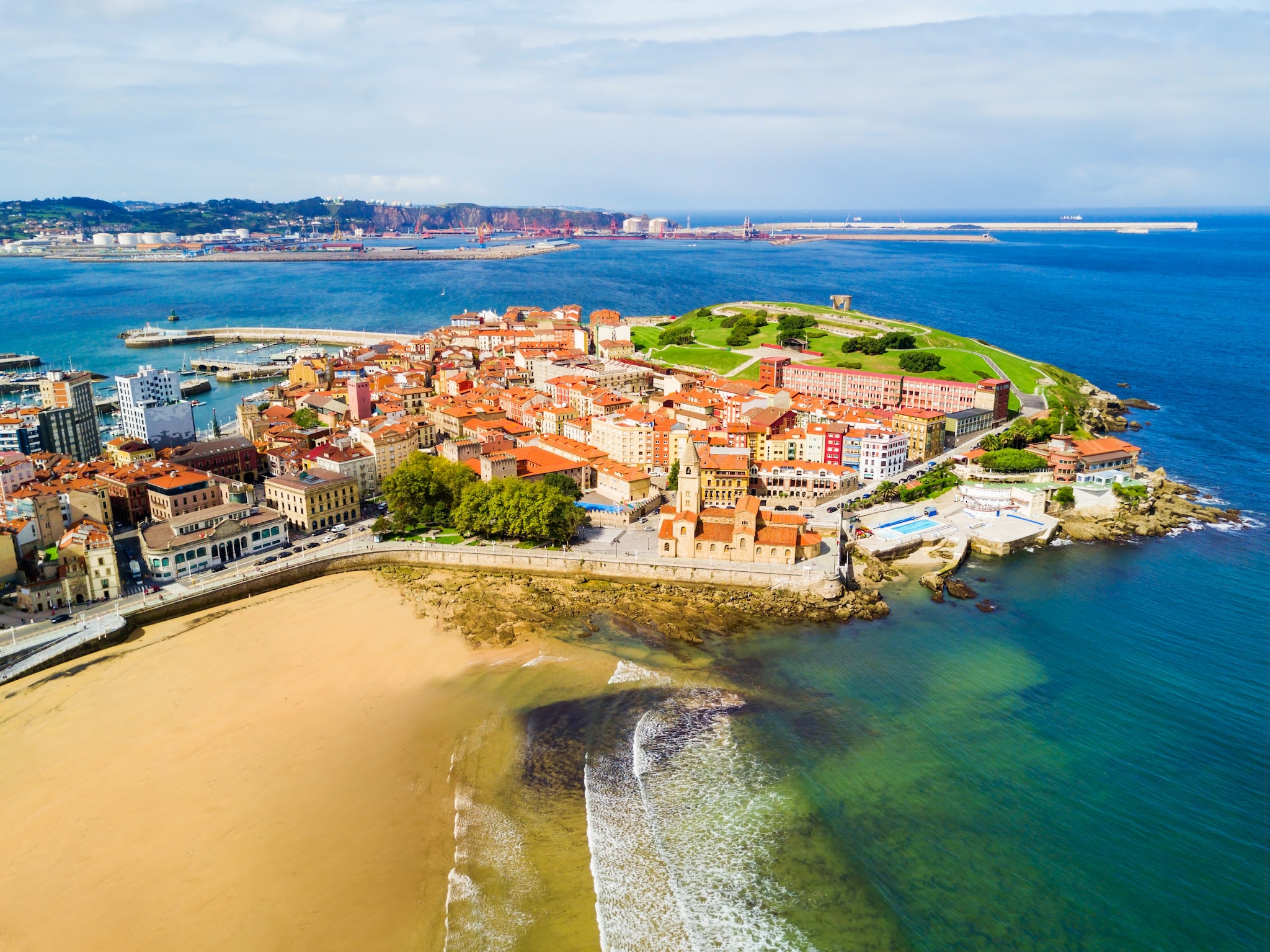 {"metadata_en_GB":{"alt-text":"Buildings surrounded by a beach and the ocean"},"metadata_en_AU":{"alt-text":"Buildings surrounded by a beach and the ocean"}}
