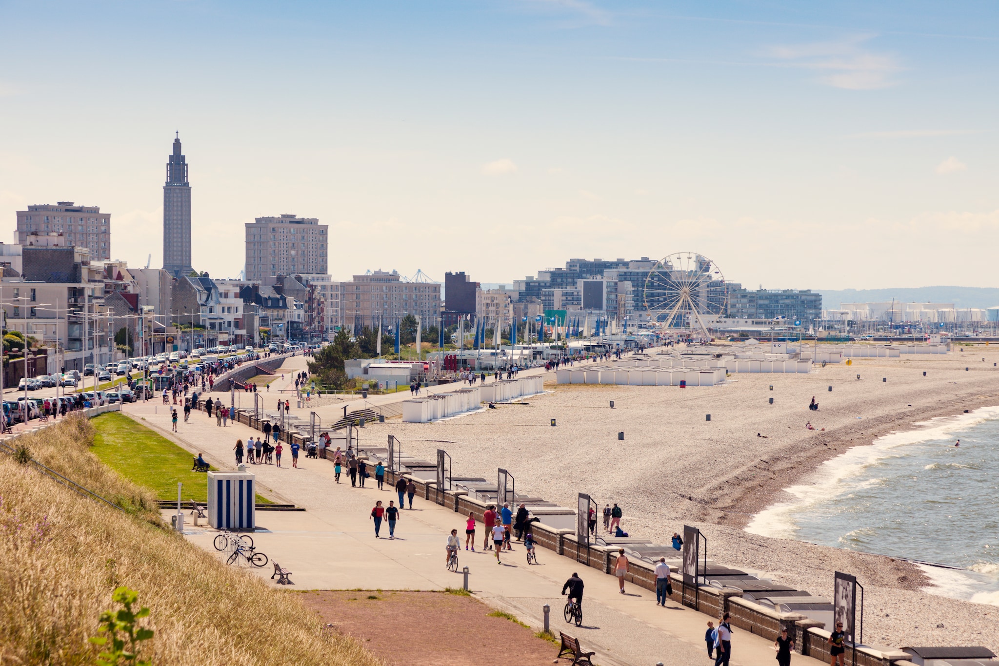 {"metadata_en_GB":{"alt-text":"Panorama of Le Havre. \nLe Havre, Normandy, France."}}