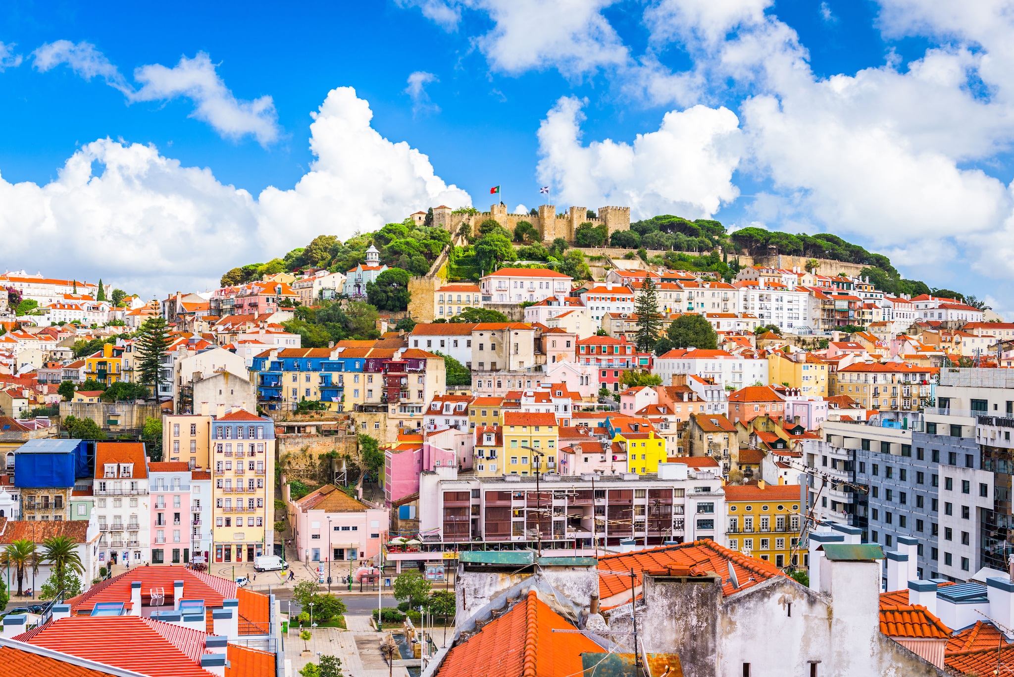 {"metadata_en_GB":{"alt-text":"Lots of colourful buildings infront of a castle on a hill"},"metadata_en_AU":{"alt-text":"Lots of colourful buildings infront of a castle on a hill"}}
