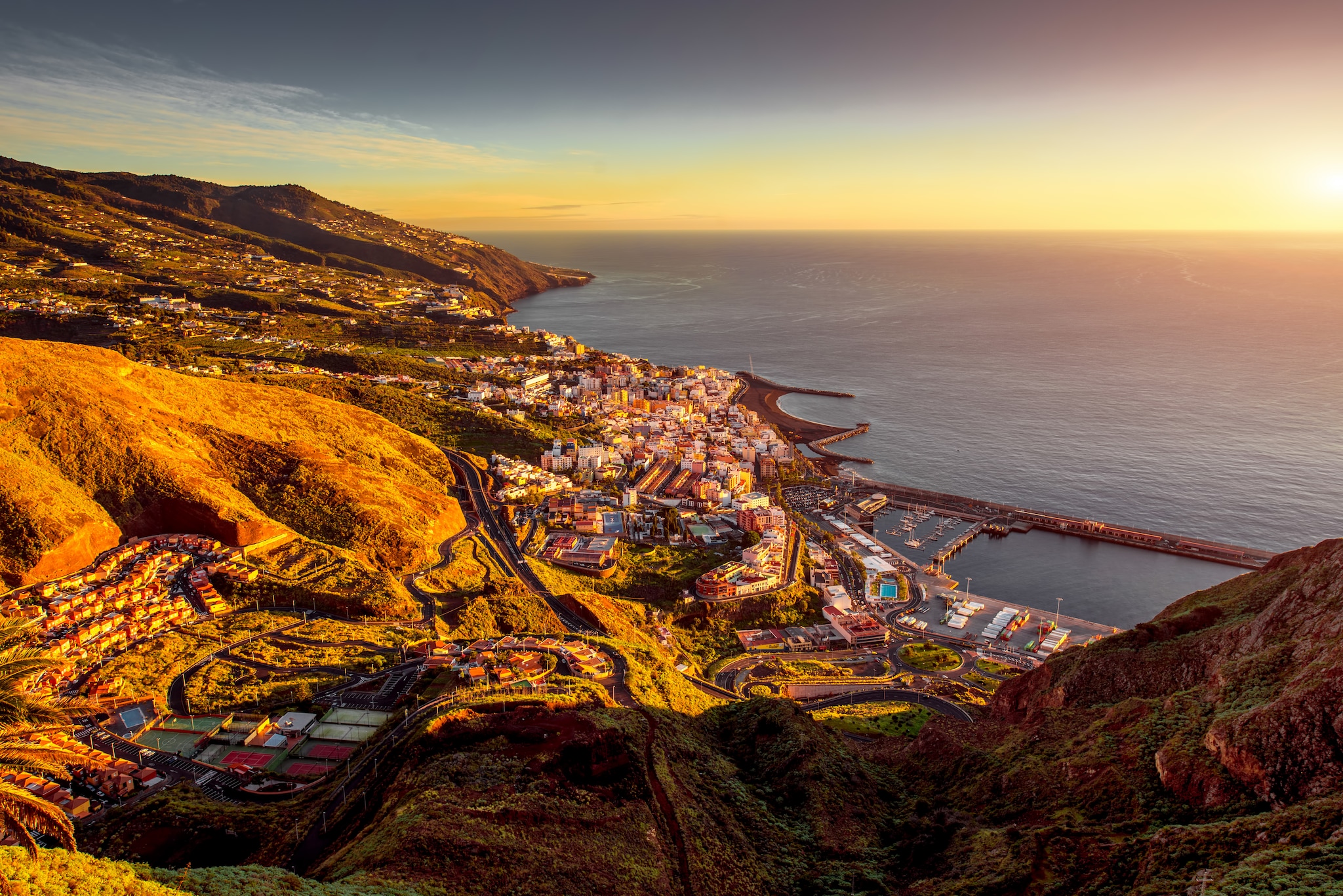 {"metadata_en_GB":{"alt-text":"Santa Cruz de La Palma, Canary Islands"},"metadata_en_AU":{"alt-text":"Santa Cruz de La Palma, Canary Islands"}}