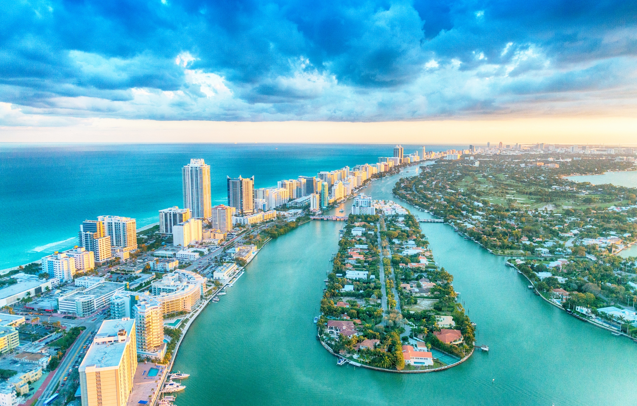 {"metadata_en_GB":{"alt-text":"City surrounded by sea "},"metadata_en_AU":{"alt-text":"City surrounded by sea "}}