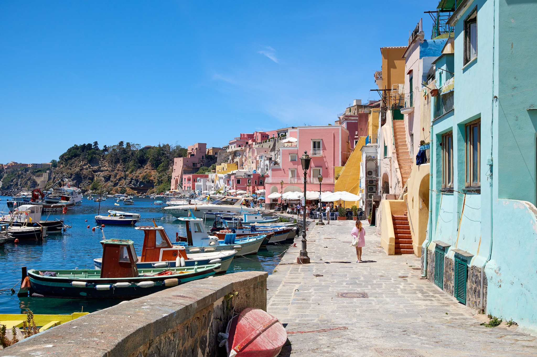 {"metadata_en_GB":{"alt-text":"Island of Procida, Naples, Italy"}}