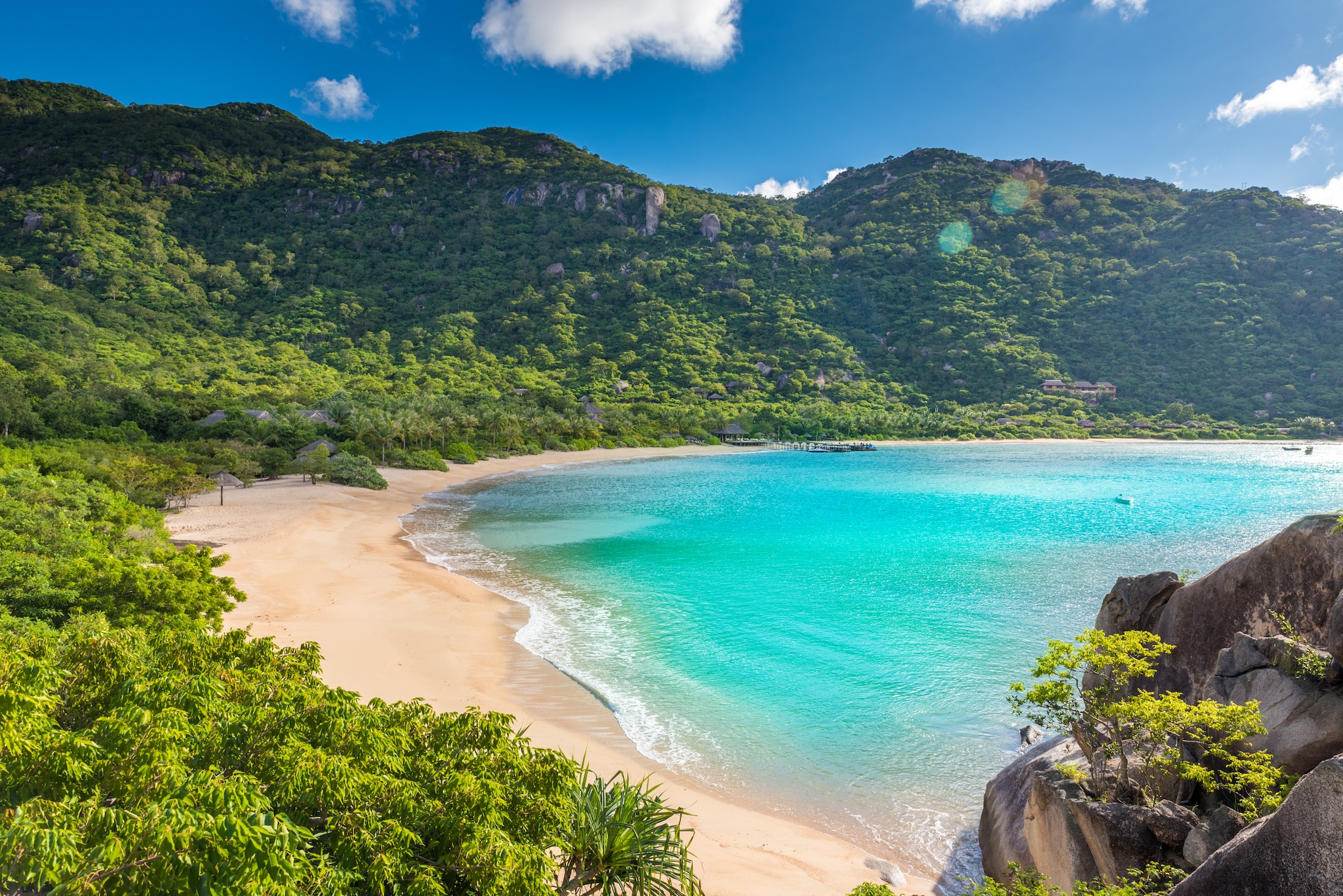 {"metadata_en_GB":{"alt-text":"Beach by the sea "},"metadata_en_AU":{"alt-text":"Beach by the sea "}}
