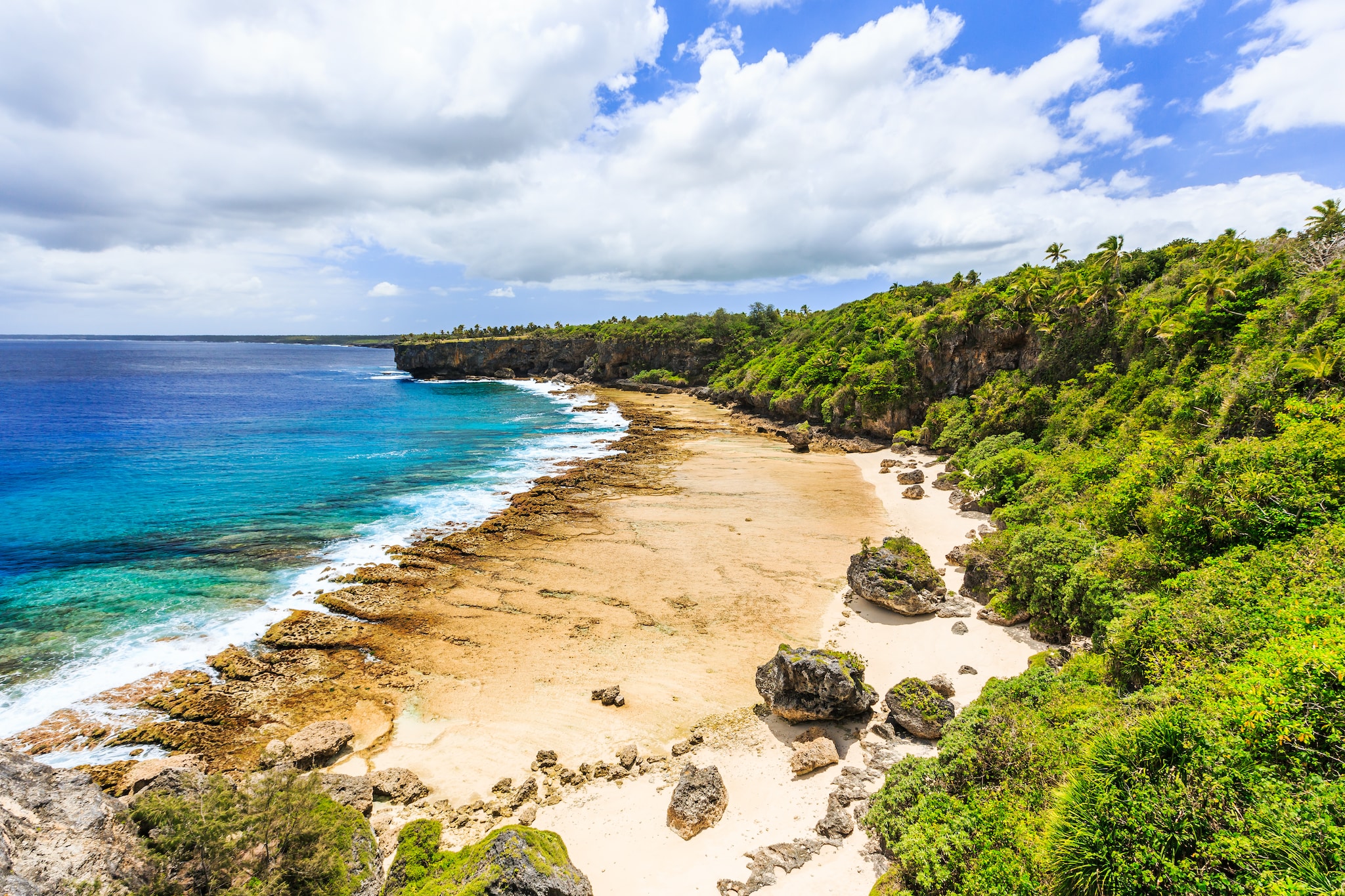 {"metadata_en_GB":{"alt-text":"Small sandy beach by the sea"},"metadata_en_AU":{"alt-text":"Small sandy beach by the sea"}}