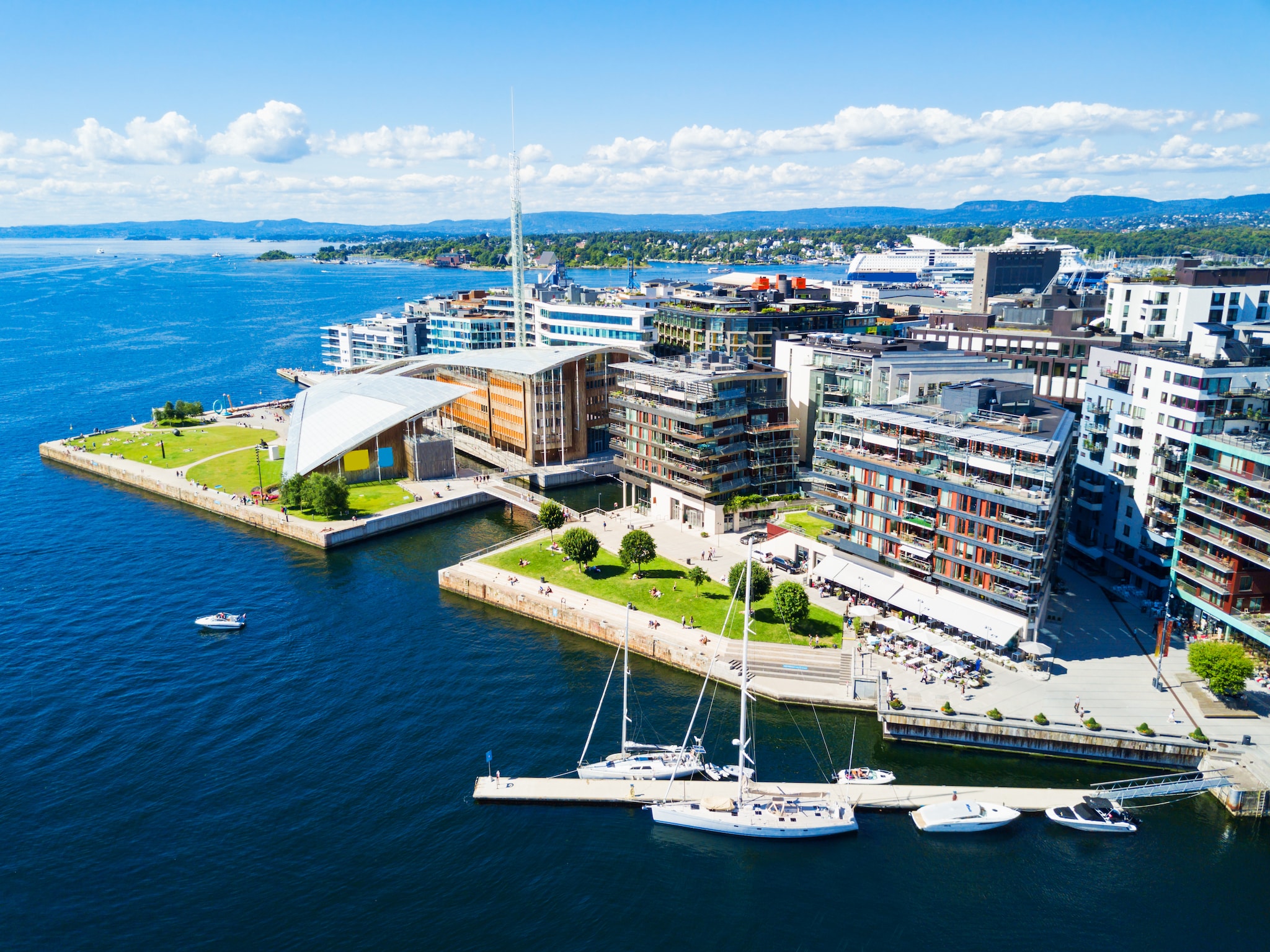 {"metadata_en_GB":{"alt-text":"Small harbour by the sea"},"metadata_en_AU":{"alt-text":"Small harbour by the sea"}}