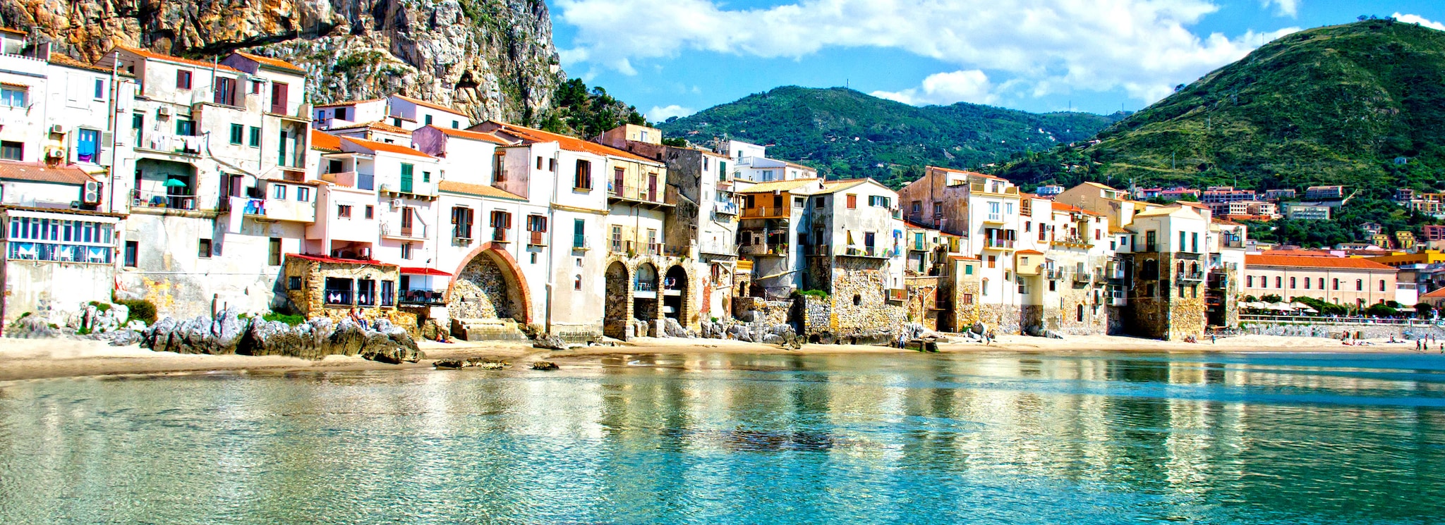 {"metadata_en_GB":{"alt-text":"Rustic buildings behind sea in Palermo, Italy"},"metadata_en_AU":{"alt-text":"Rustic buildings behind sea in Palermo, Italy"}}