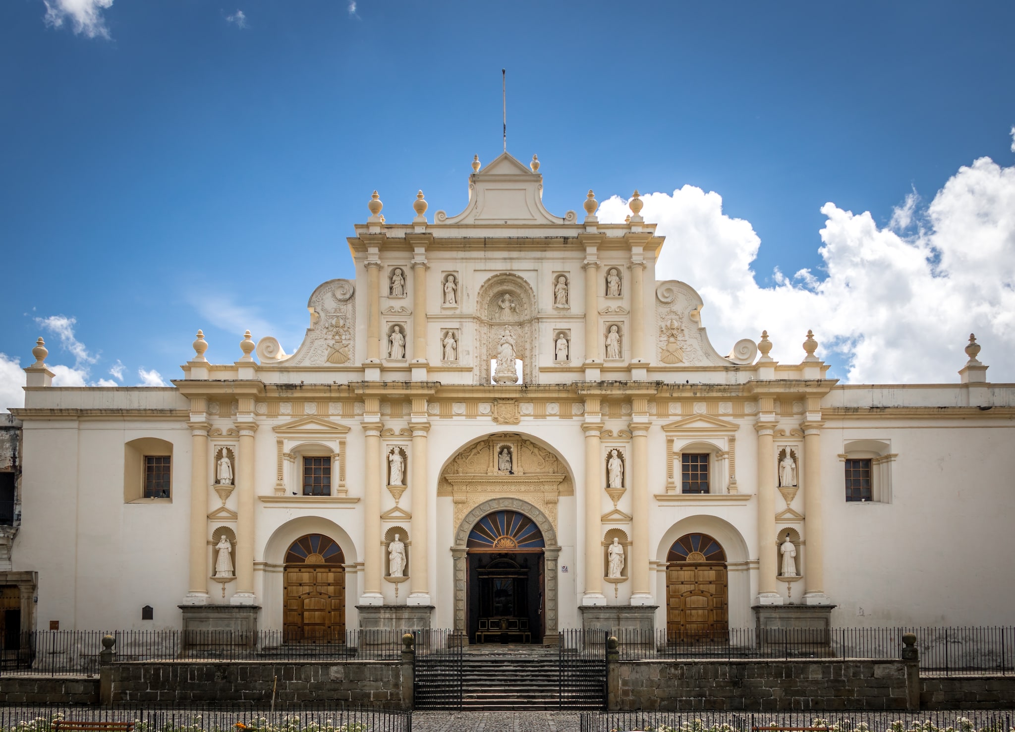 {"metadata_en_GB":{"alt-text":"Image of architectural building with mini statues on "},"metadata_en_AU":{"alt-text":"Image of architectural building with mini statues on "}}