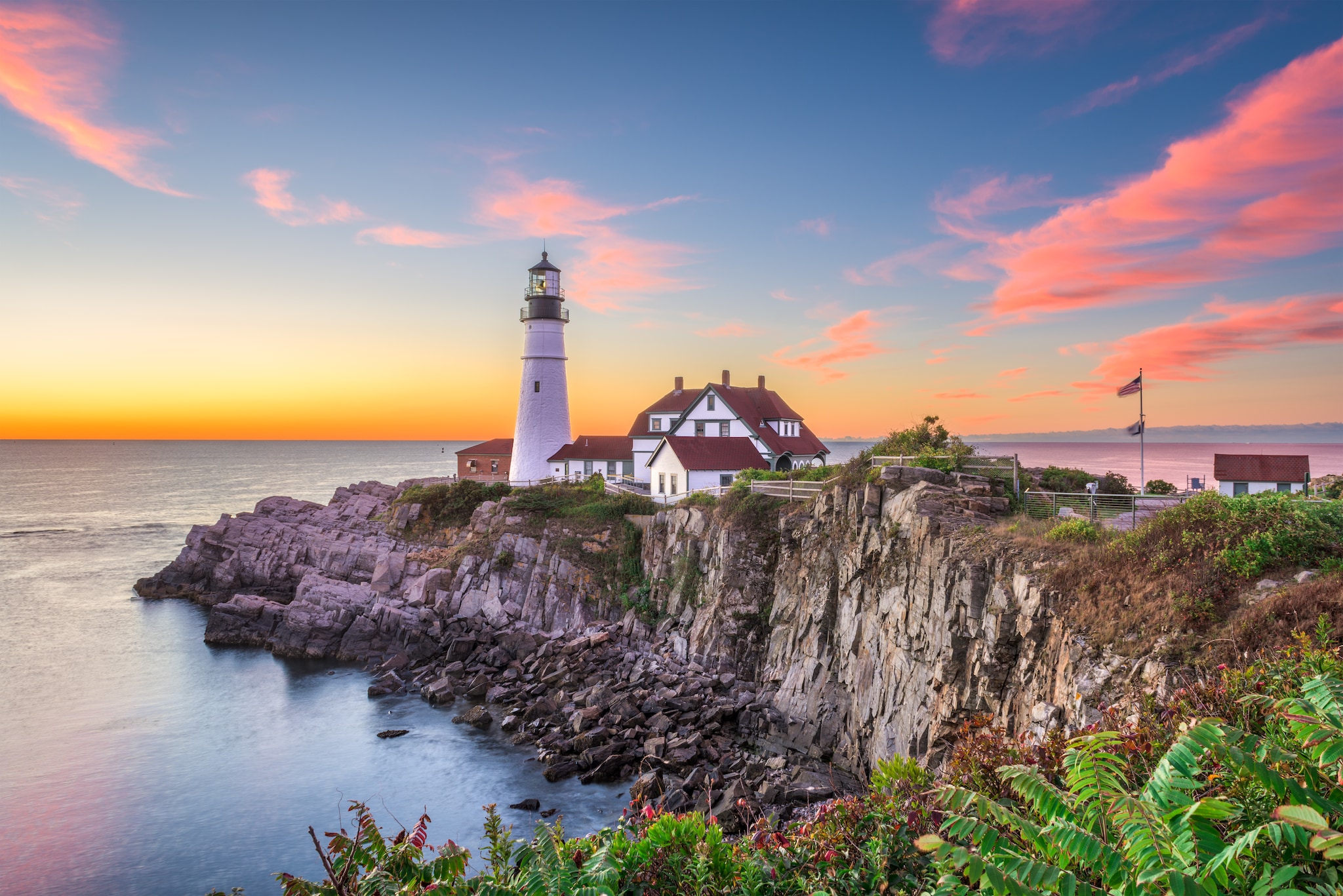 {"metadata_en_GB":{"alt-text":"Lighthouse and house by the sea "},"metadata_en_AU":{"alt-text":"Lighthouse and house by the sea "}}
