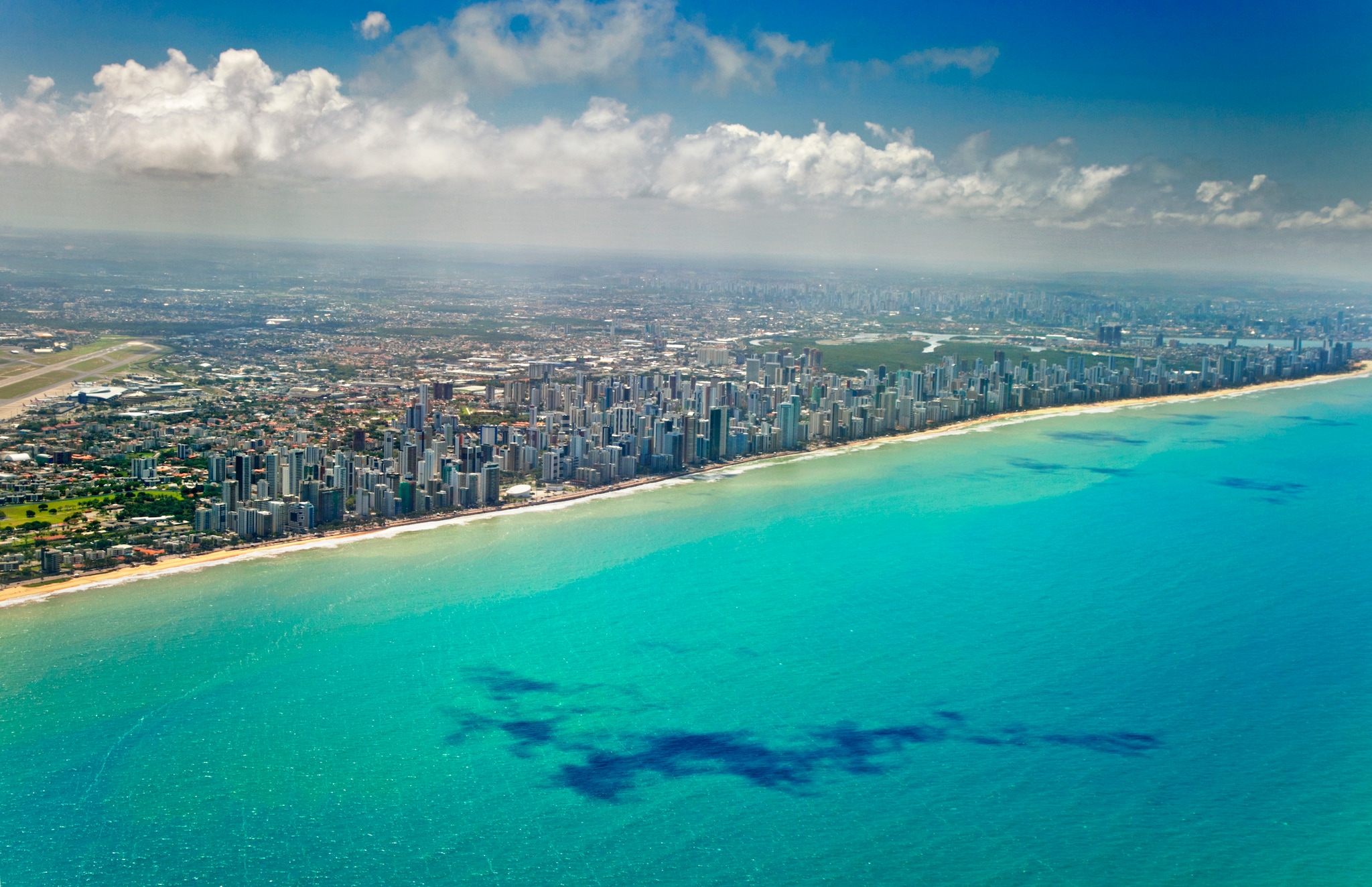 {"metadata_en_GB":{"alt-text":"Aerial view of Recife. Pernambuco. Brazil."}}