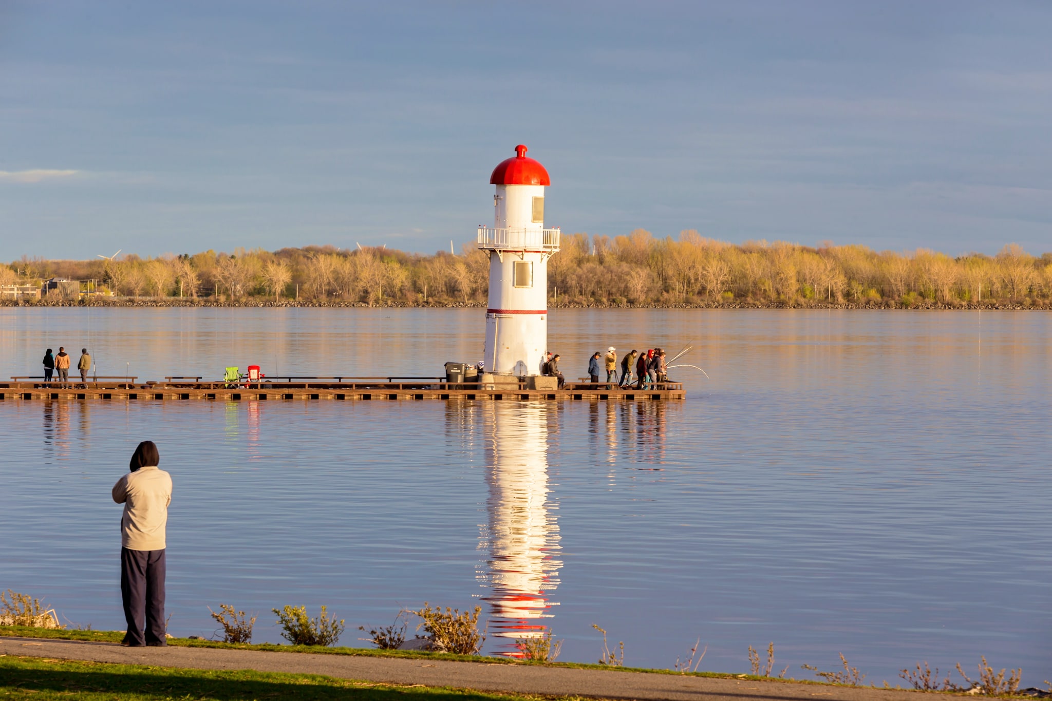 {"metadata_en_GB":{"alt-text":"Lighthouse on a small pier in the sea in Sept Isles"},"metadata_en_AU":{"alt-text":"Lighthouse on a small pier in the sea in Sept Isles"}}