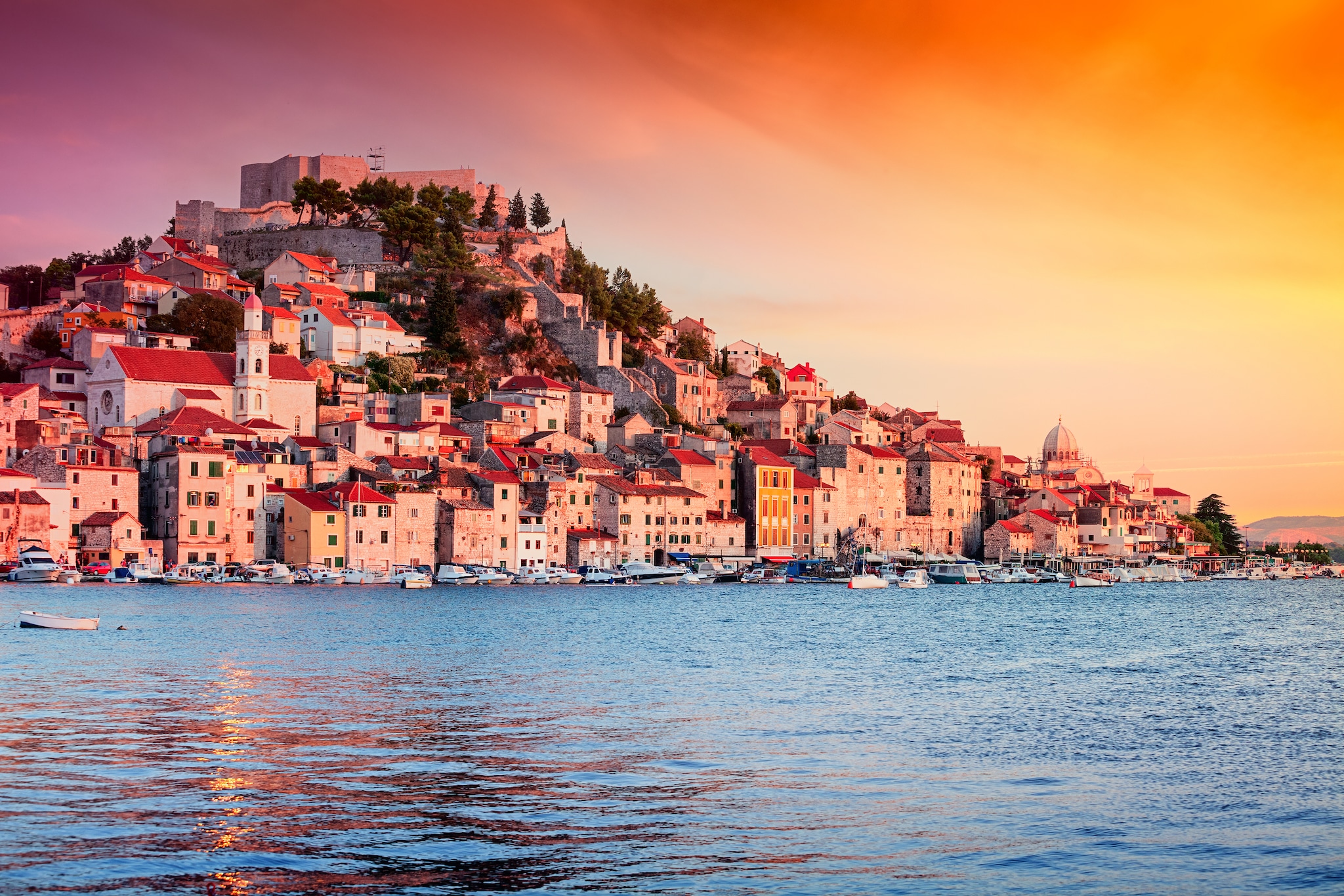 {"metadata_en_GB":{"alt-text":"Houses and boats in the harbour in Sibenik, Croatia"},"metadata_en_AU":{"alt-text":"Houses and boats in the harbour in Sibenik, Croatia"}}
