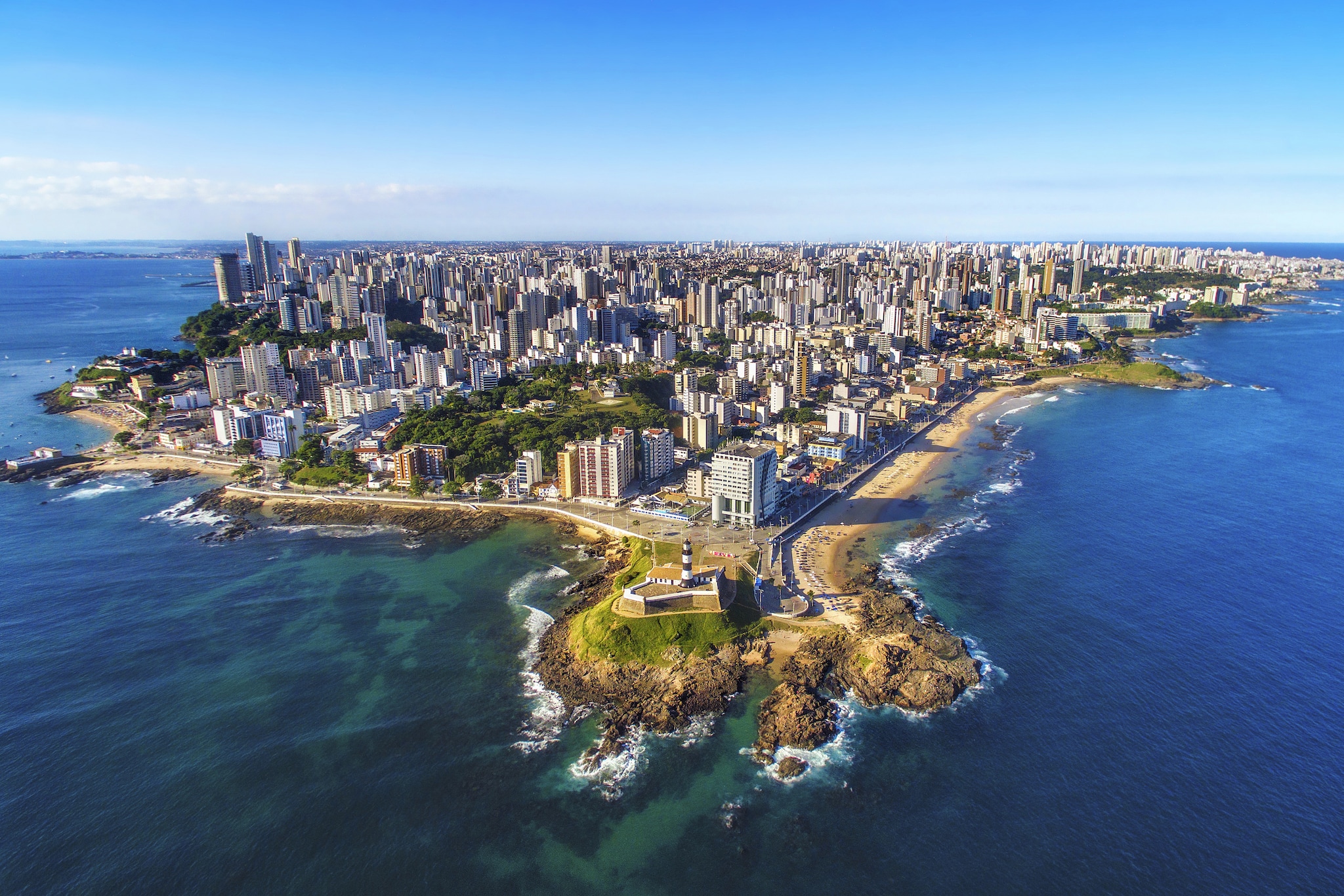 {"metadata_en_GB":{"alt-text":"City surrounded by sea "},"metadata_en_AU":{"alt-text":"City surrounded by sea "}}
