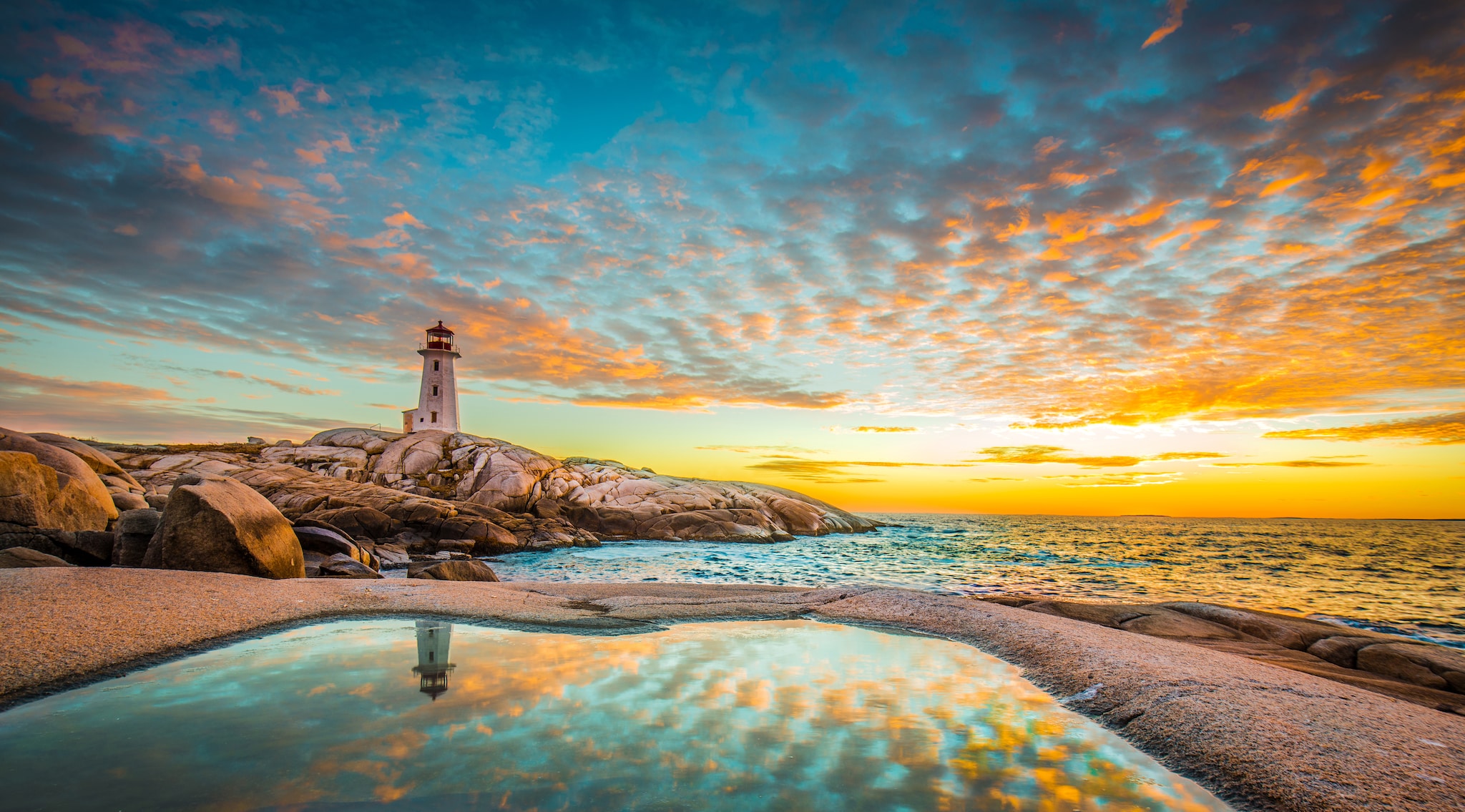 {"metadata_en_GB":{"alt-text":"Lighthouse on beach shore whilst sun is setting"},"metadata_en_AU":{"alt-text":"Lighthouse on beach shore whilst sun is setting"}}