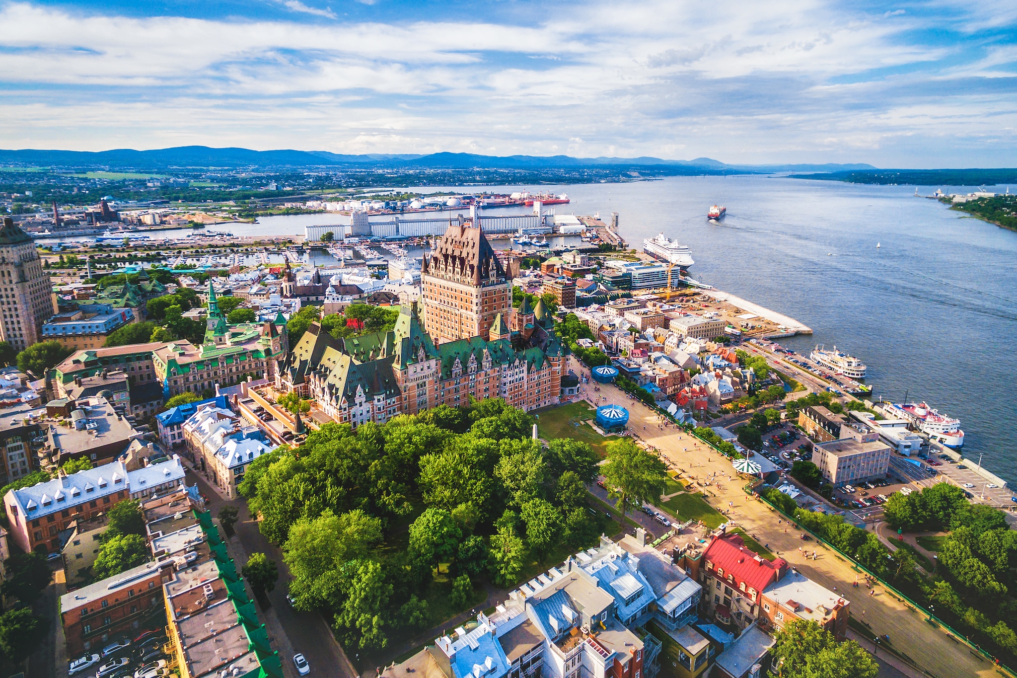 {"metadata_en_GB":{"alt-text":"A sky view of a city of buildings by the sea"},"metadata_en_AU":{"alt-text":"A sky view of a city of buildings by the sea"}}