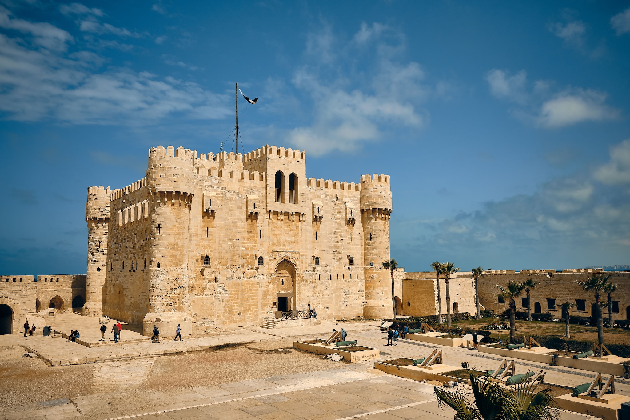 {"metadata_en_GB":{"alt-text":"Citadel of Qaitbay, Alexandria, Egypt"}}