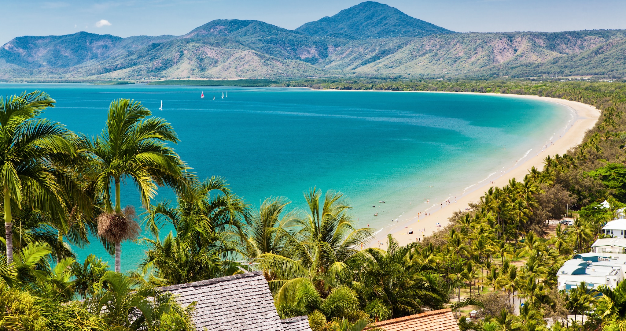 {"metadata_en_GB":{"alt-text":"Beach view of Great Barrier Reef, Australia"}}