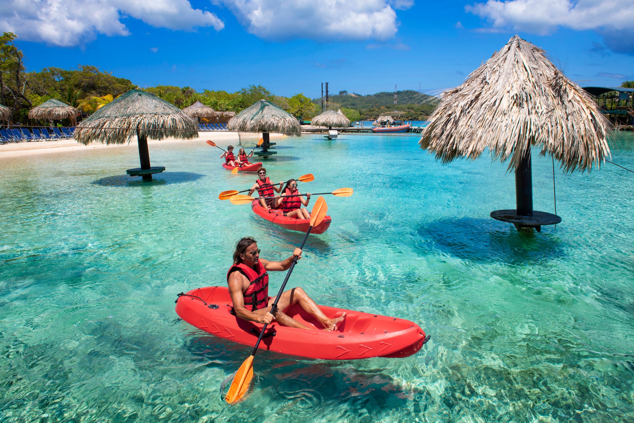 Sea kayaking in Roatan