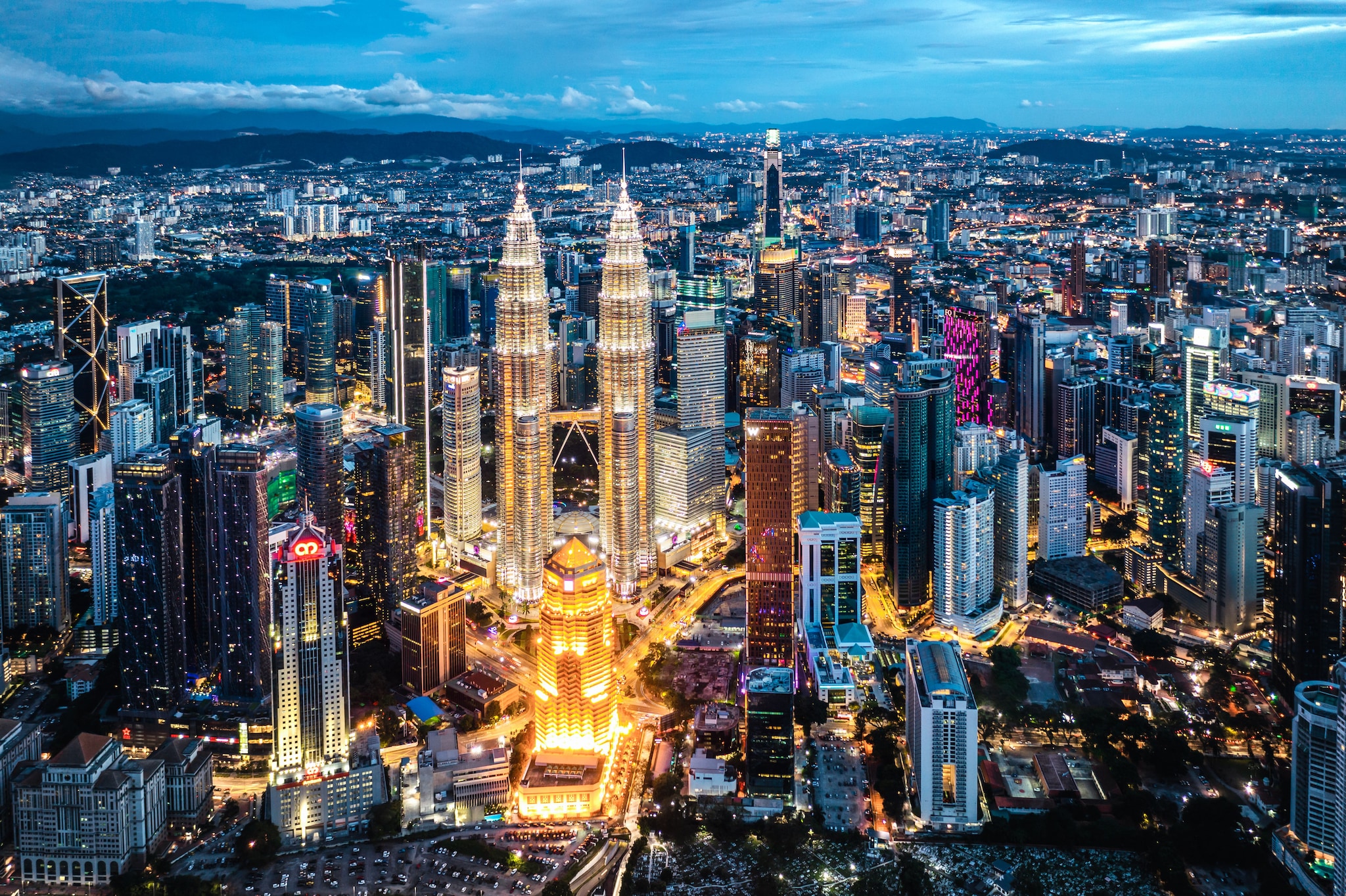 {"metadata_en_GB":{"alt-text":"Kuala Lumpur skyline at night"}}