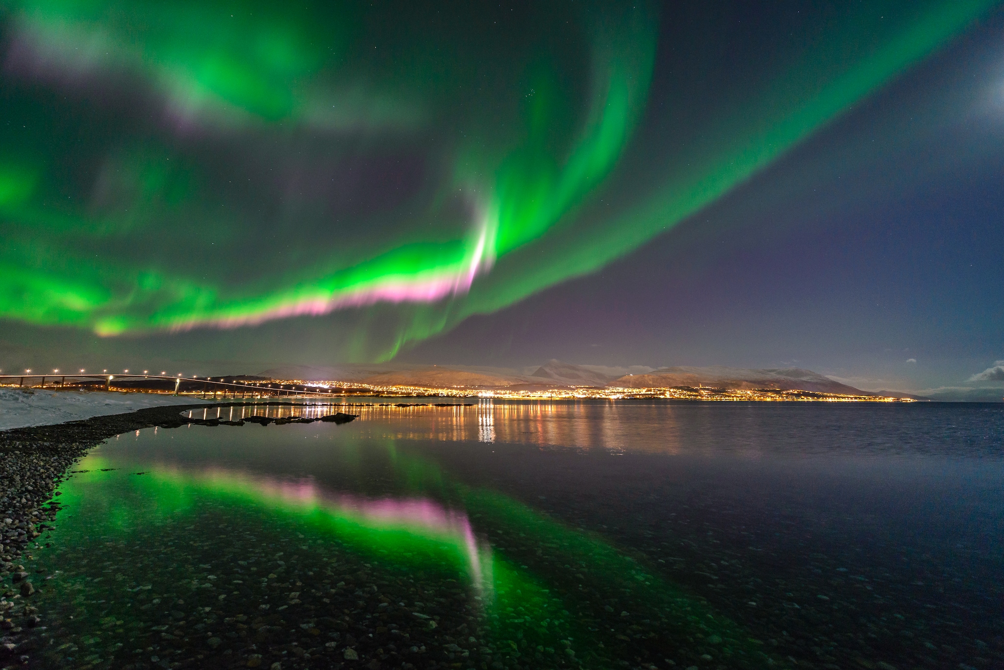 {"metadata_en_GB":{"alt-text":"The Northern Lights in Tromso, Norway"}}