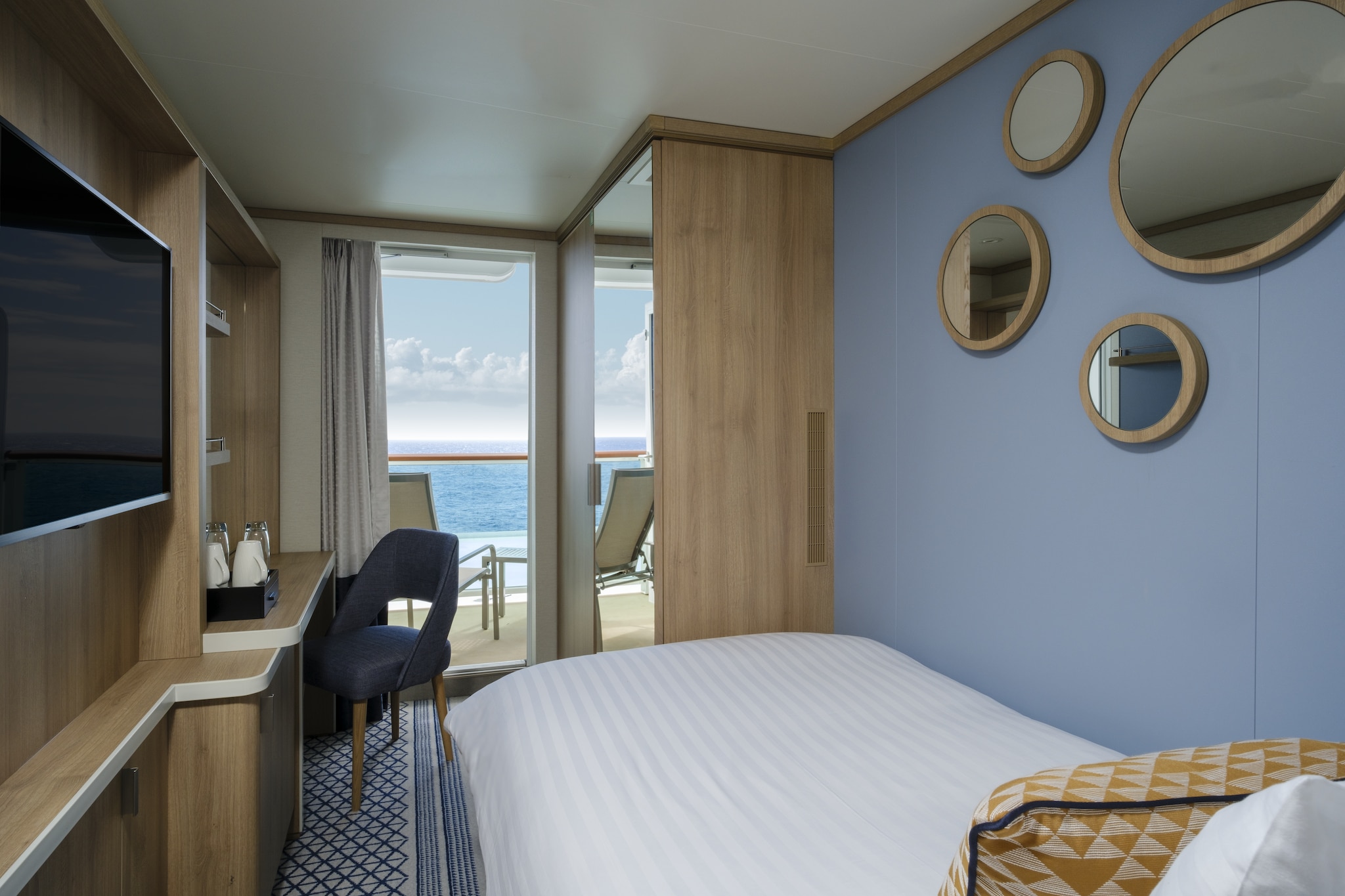 A single balcony cabin on Arvia