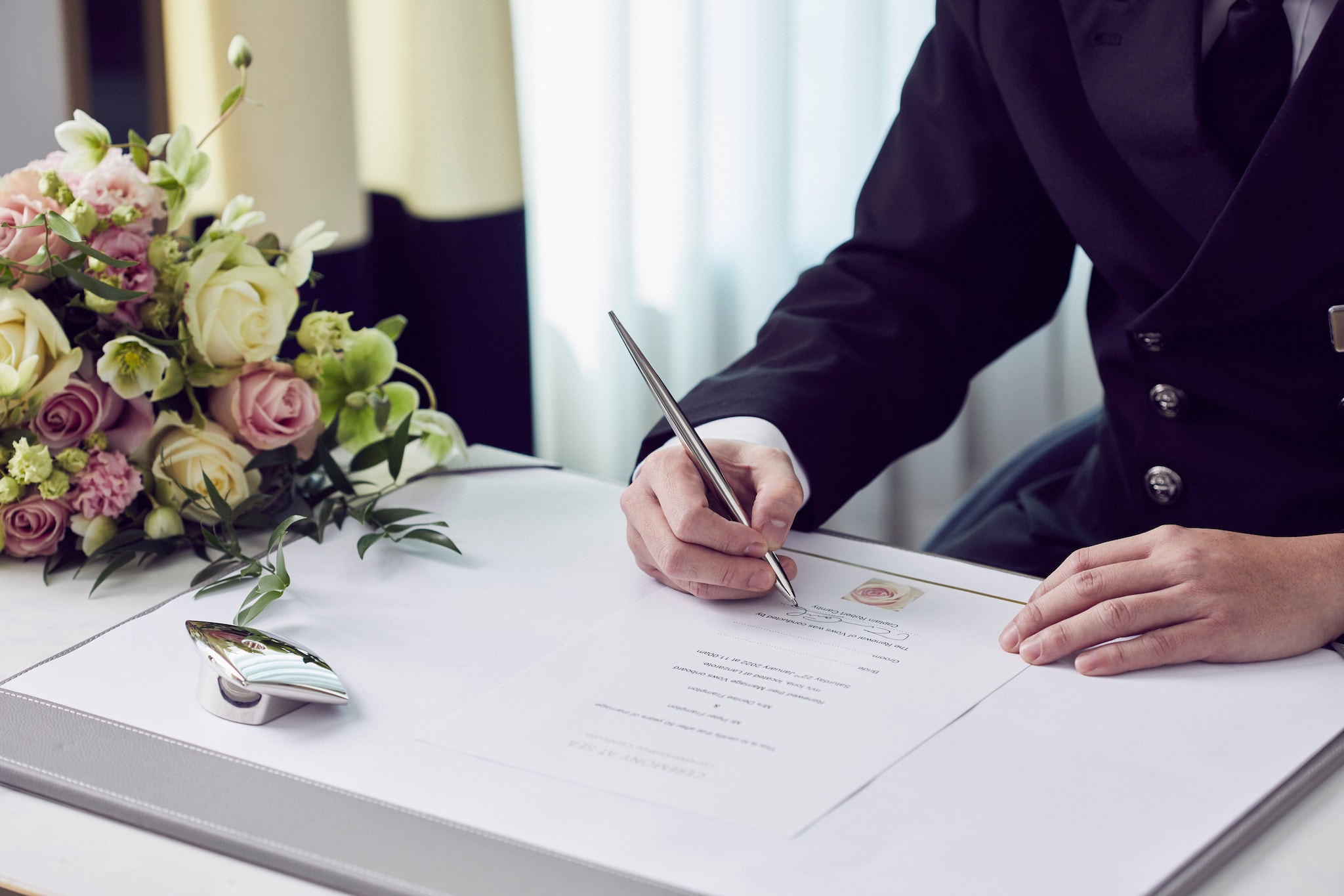 {"metadata_en_GB":{"alt-text":"P&OC wedding cermoniesphotographed by Alun Callender"}}