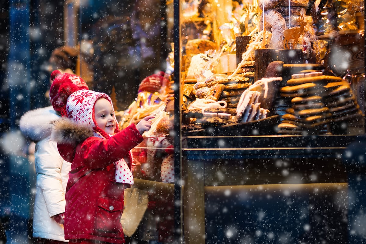 kids enjoying a Christmas market cruise