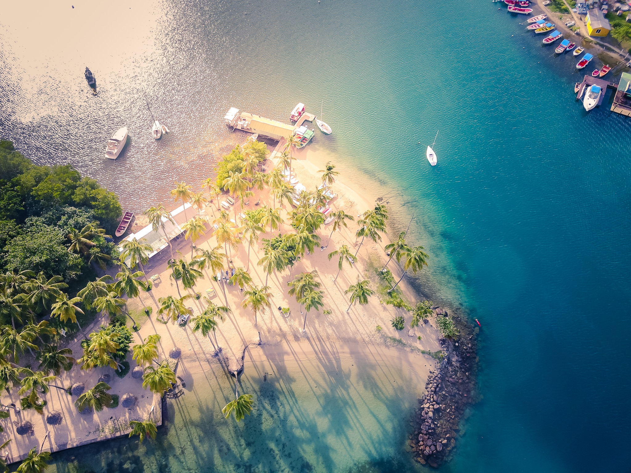 {"metadata_en_GB":{"alt-text":"St Lucia"}}