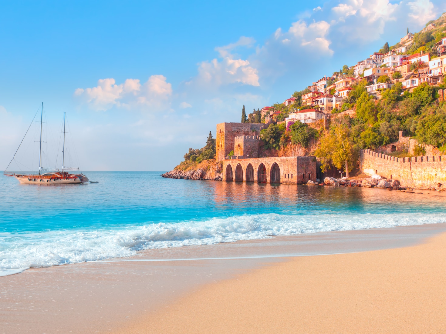{"metadata_en_GB":{"alt-text":"Beautiful sandy beach and soft turqoise Mediterranean sea wave - Landscape of ancient shipyard near of Kizil Kule tower - Alanya peninsula, Turkey; Shutterstock ID 1965918337; project: olly; job: ; client: pocruises; other: "}}