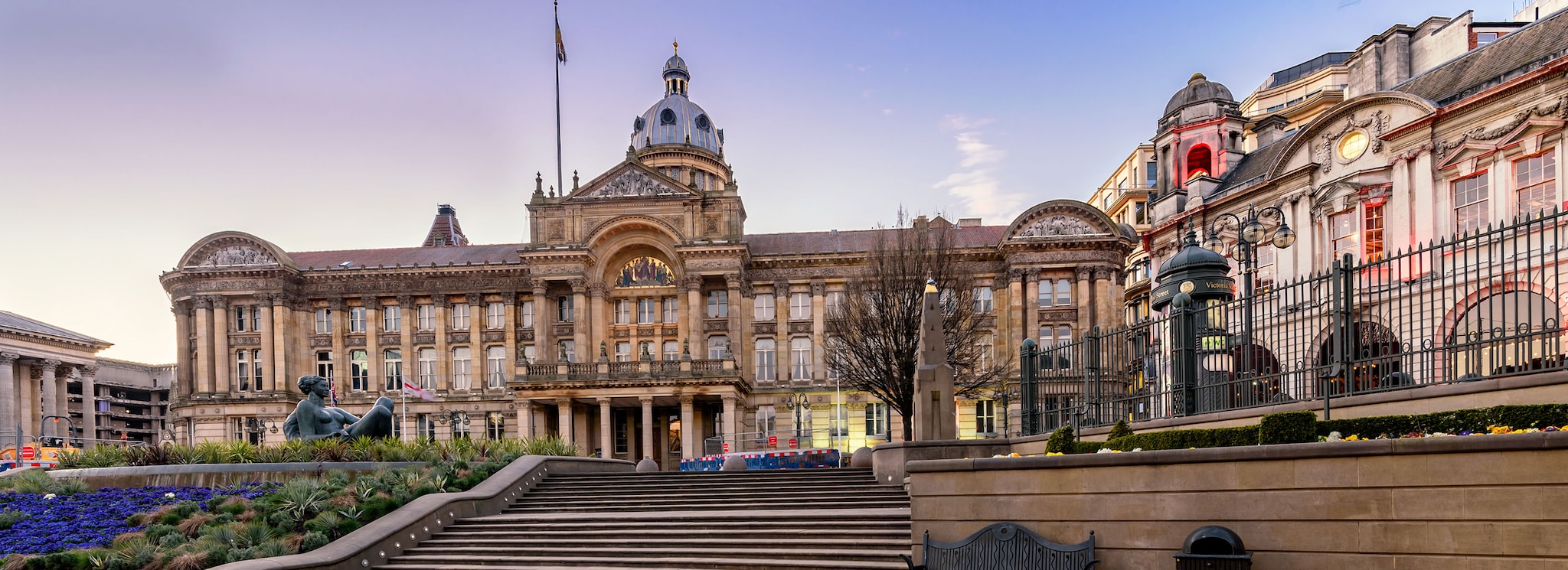 {"metadata_en_GB":{"alt-text":"Victoria Square, Birmingham"},"metadata_en_AU":{"alt-text":"Victoria Square, Birmingham"}}