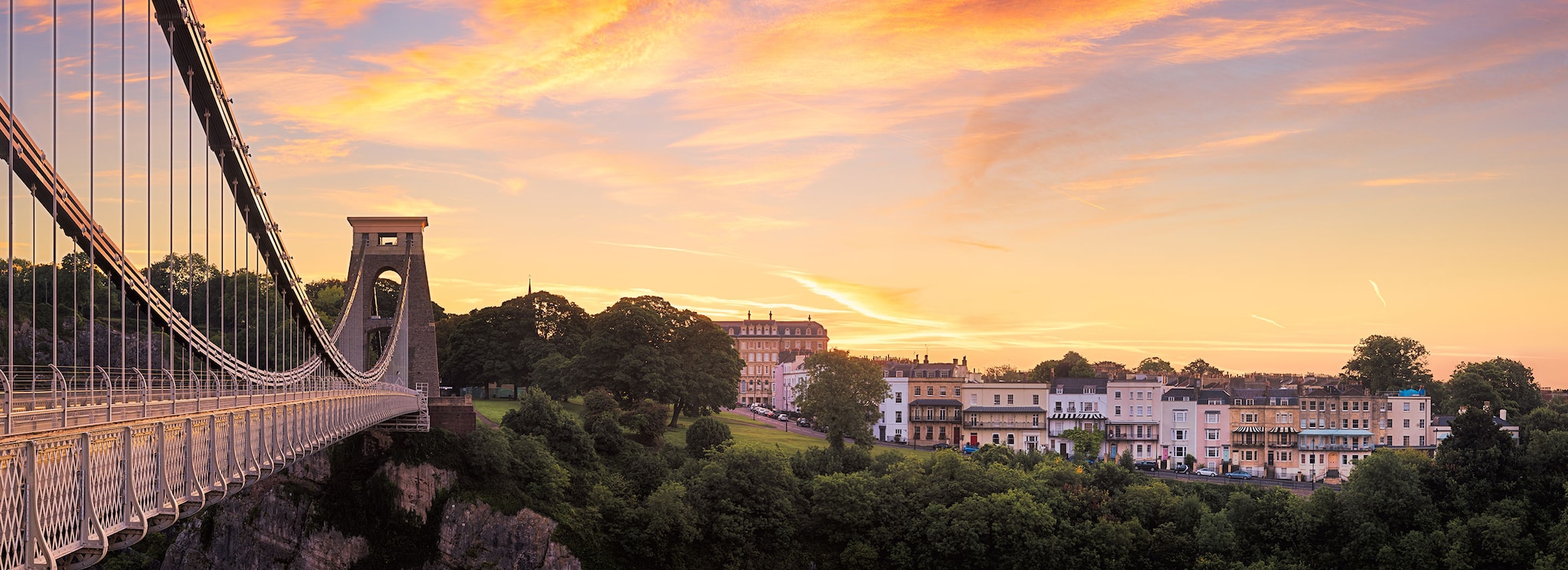 {"metadata_en_GB":{"alt-text":"Clifton Bridge in Bristol during sunset"},"metadata_en_AU":{"alt-text":"Clifton Bridge in Bristol during sunset"}}