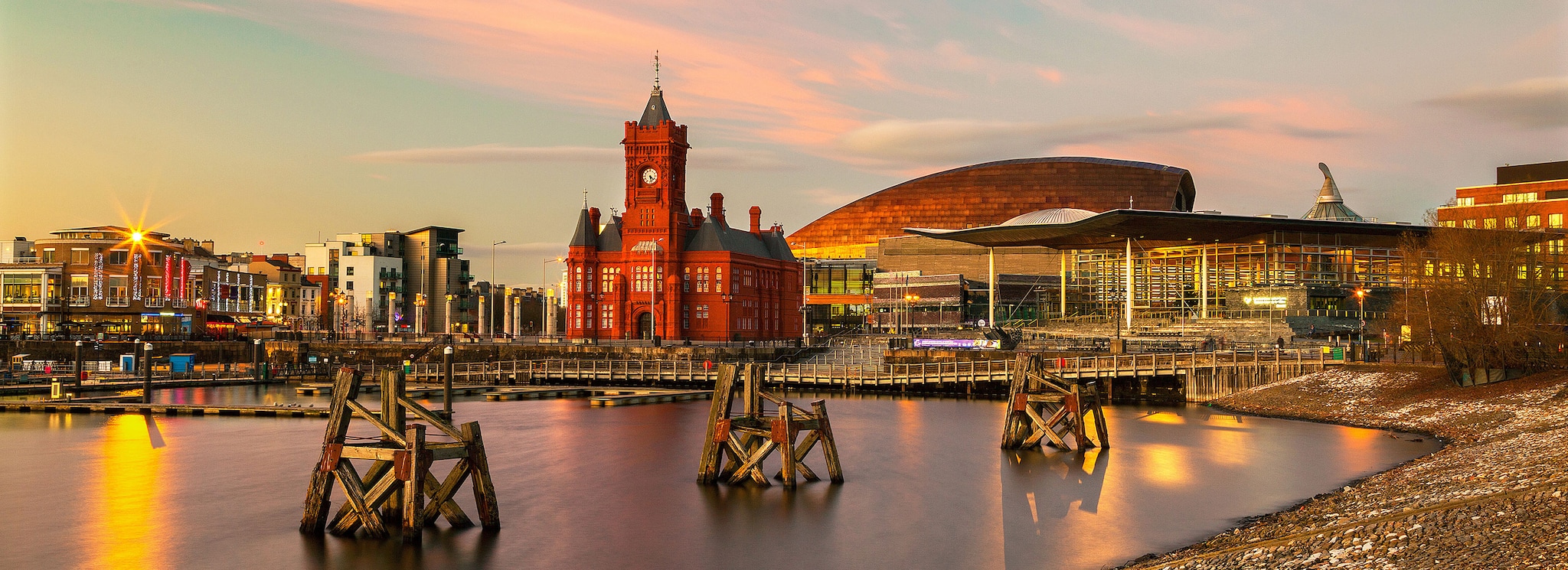 {"metadata_en_GB":{"alt-text":"Cardiff Bay waterfront during sunset"},"metadata_en_AU":{"alt-text":"Cardiff Bay waterfront during sunset"}}