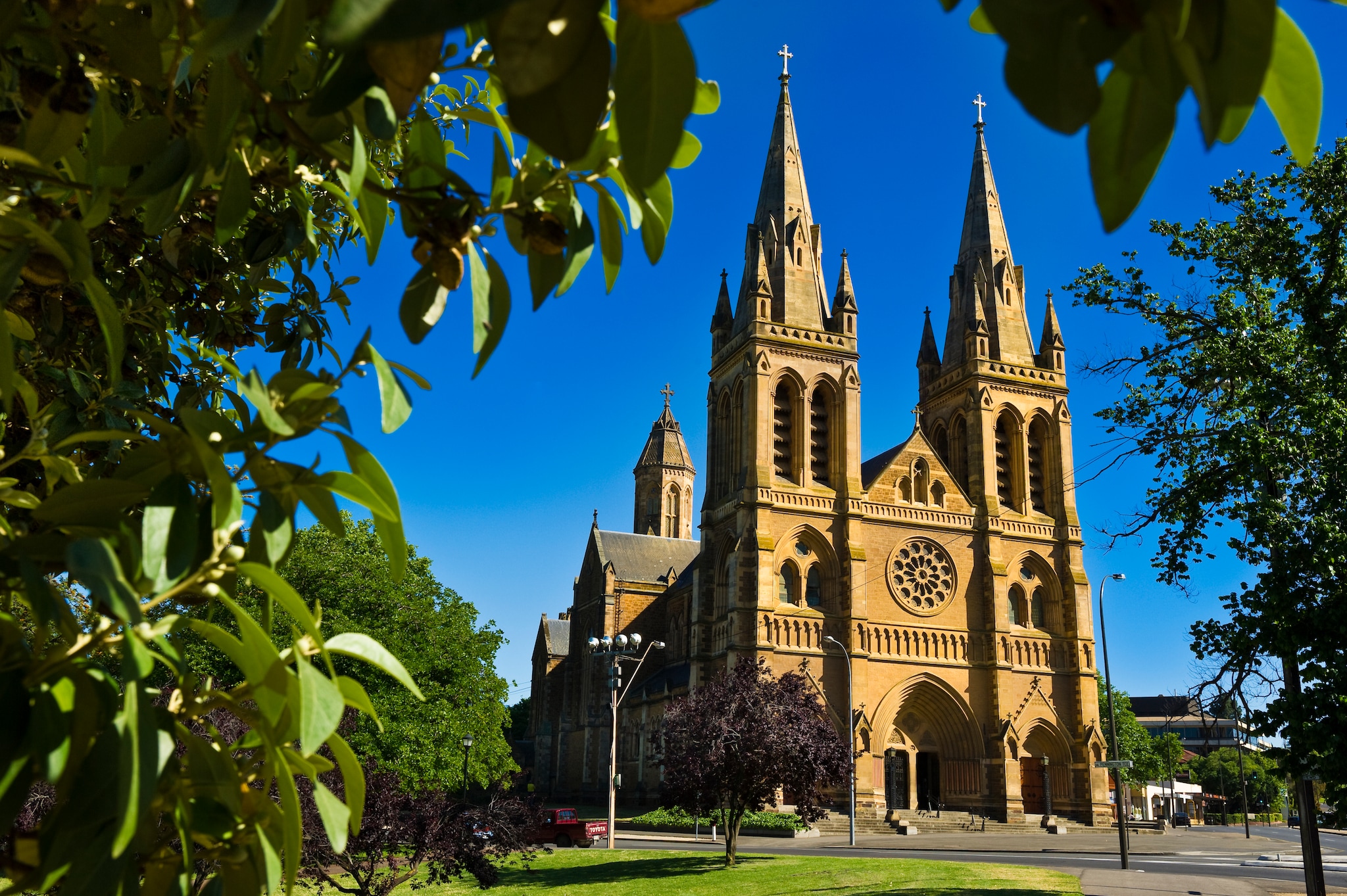 {"metadata_en_GB":{"alt-text":"Australia, South Australia, Adelaide, Saint Peters Anglican cathedral completed in 1901 inspired by french cathedral Notre Dame de Paris"}}